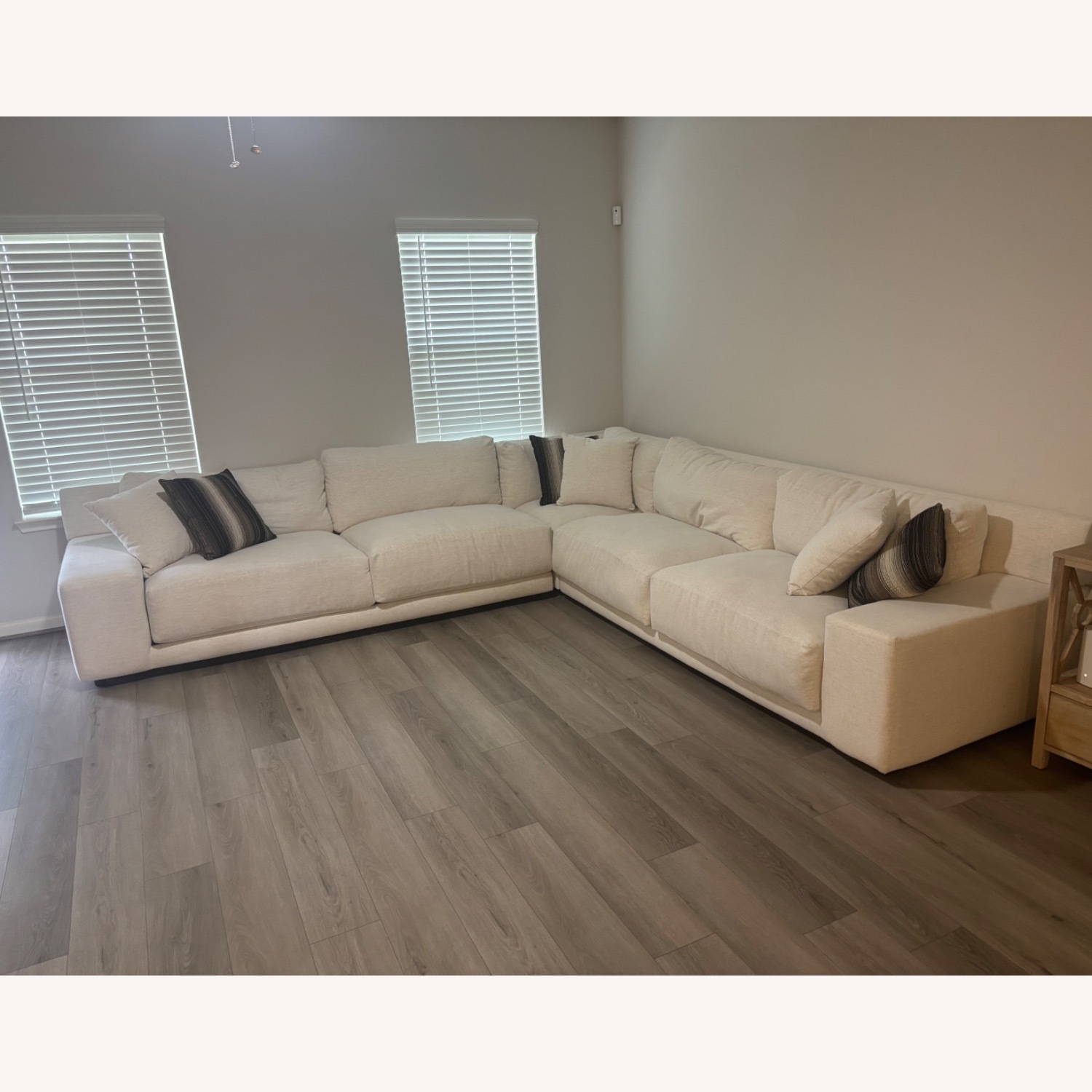 Oasis White Crypton 3 piece sectional - image-5