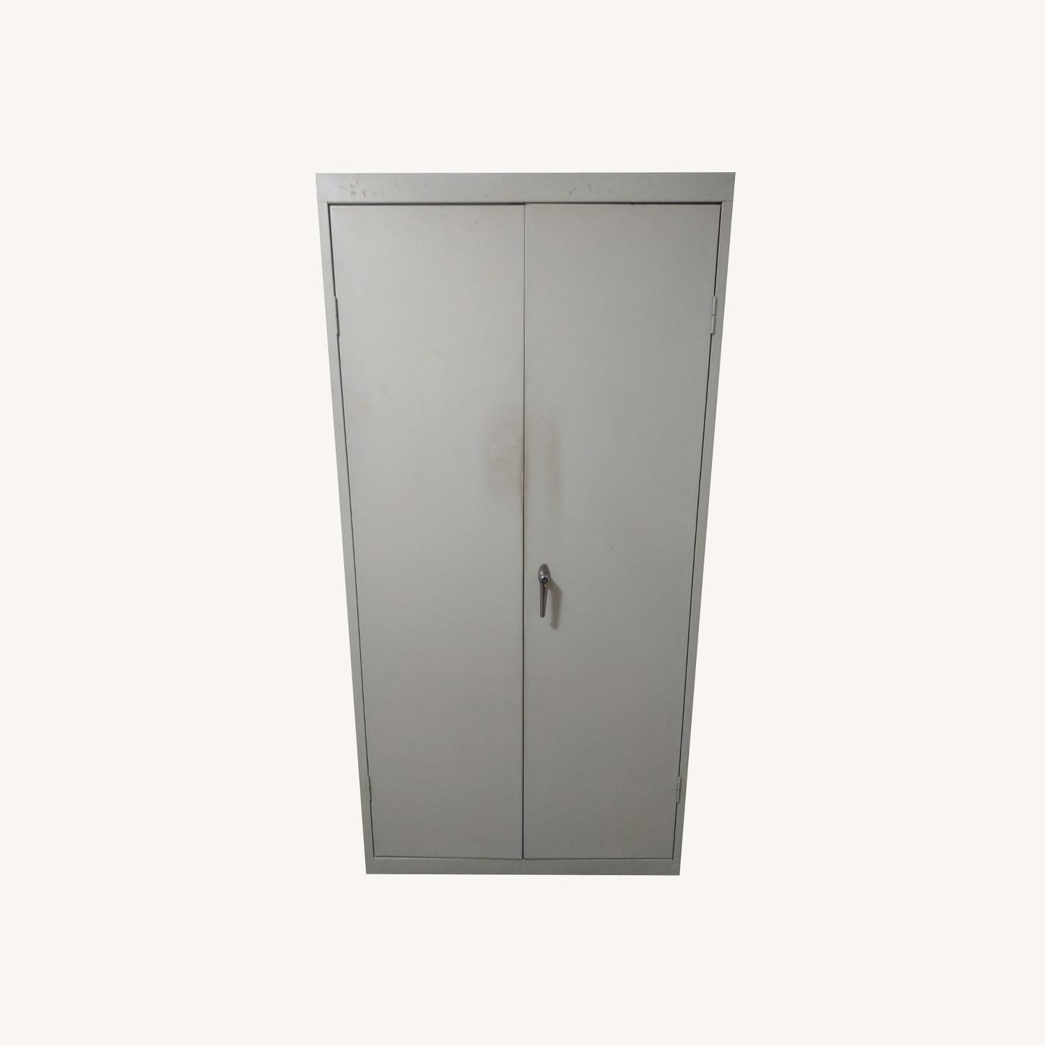 Sandusky Metal cabinet - image-0