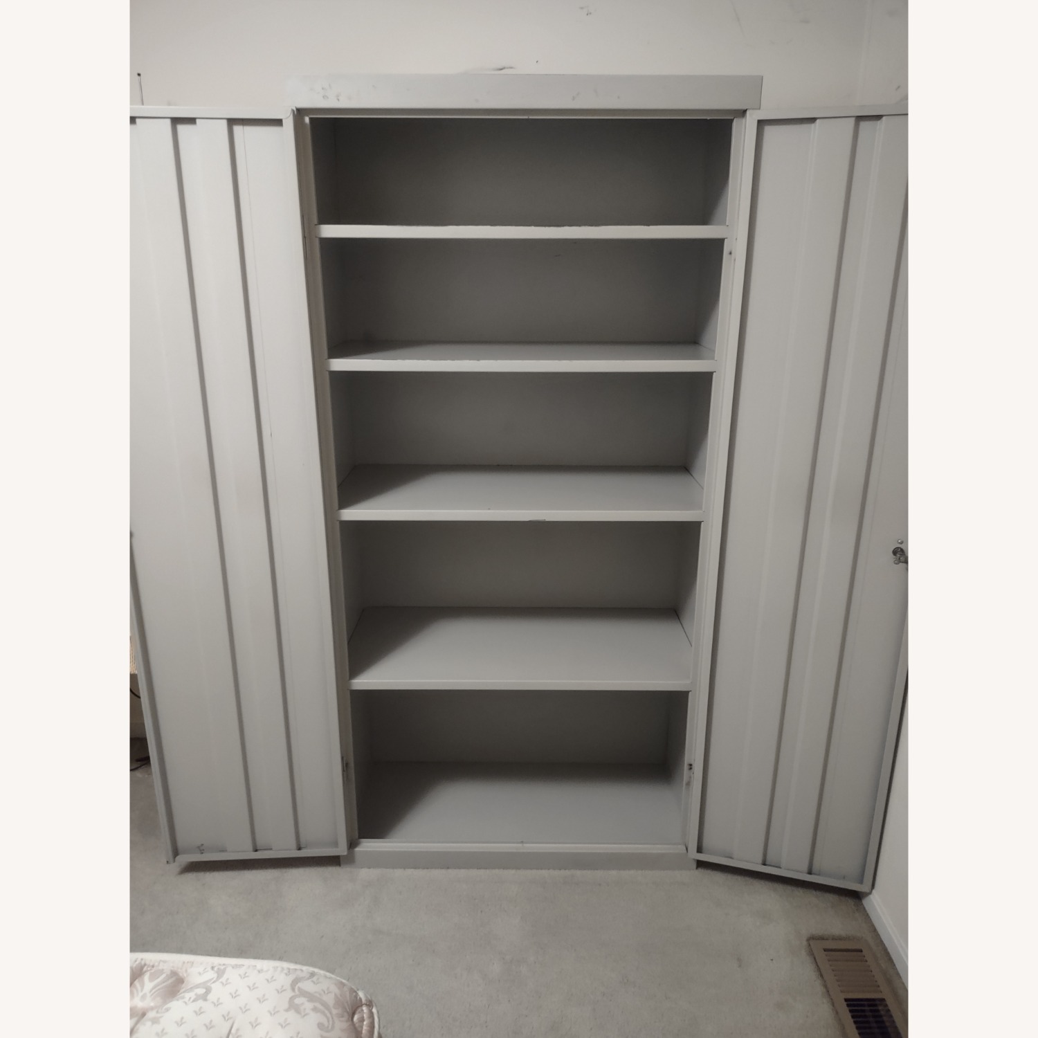 Sandusky Metal cabinet - image-5