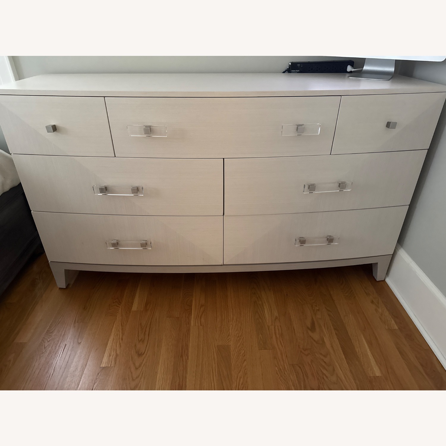 Bernhardt Axiom Dresser  - image-4