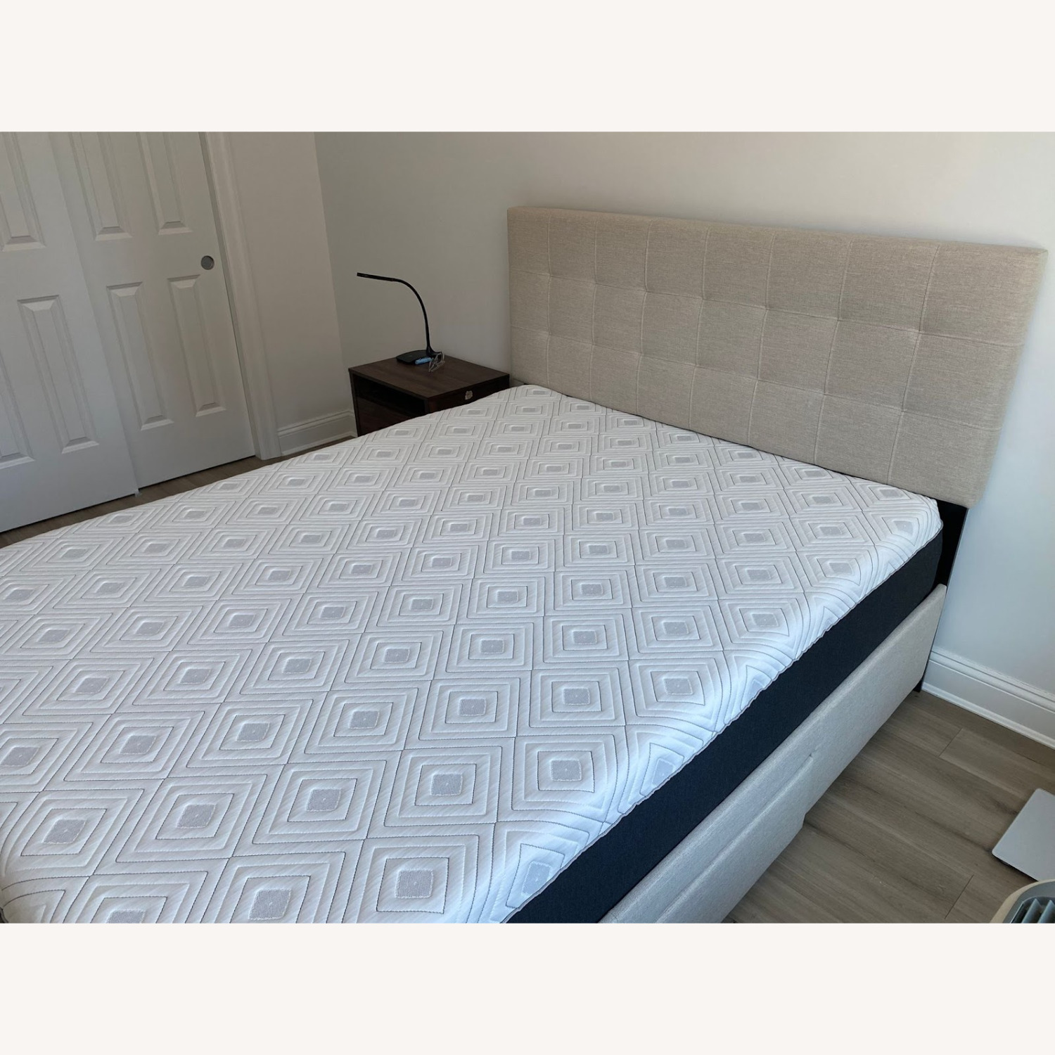 Queen Size Bed with Headboard & Storage Drawers - image-2