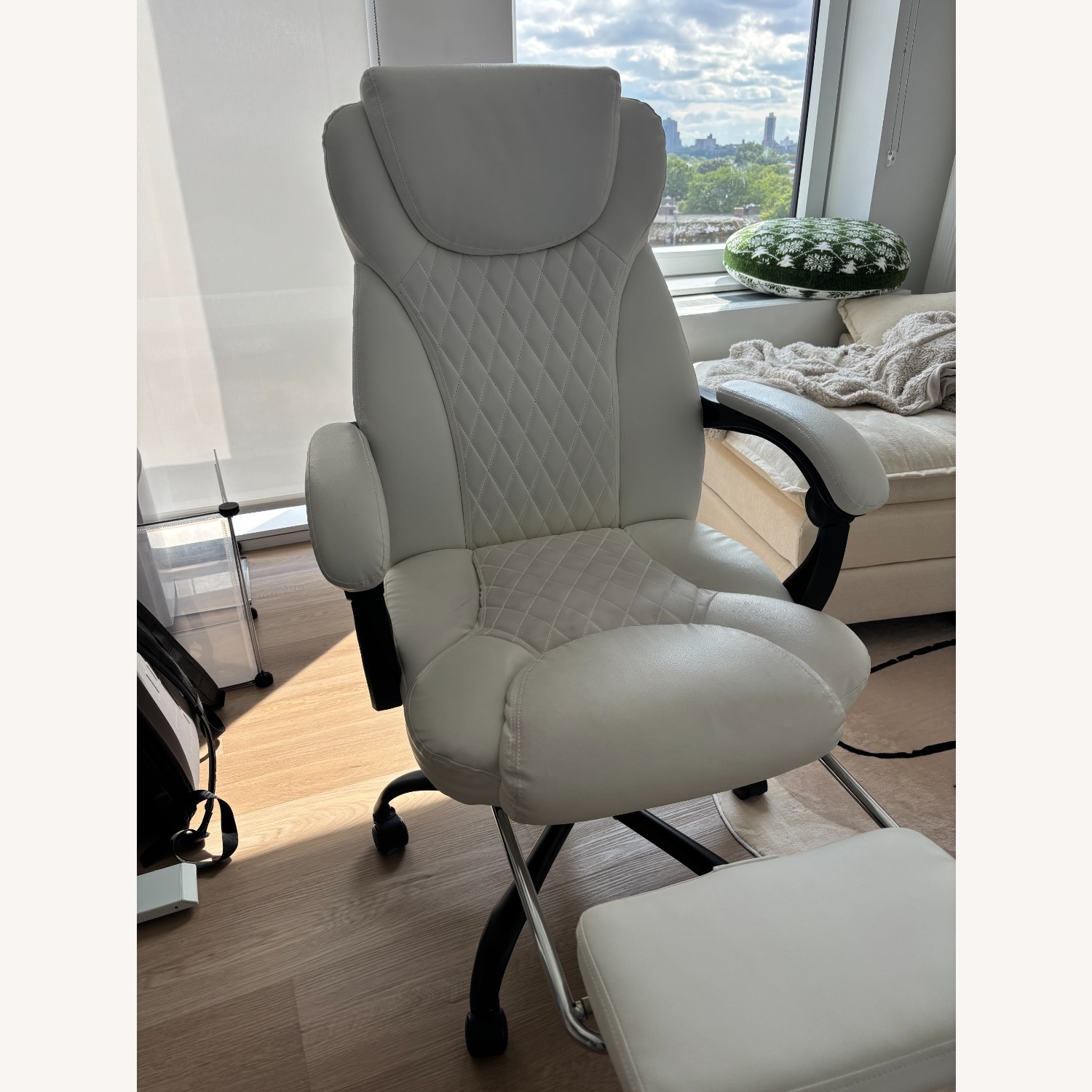 Amazon White Office Chair with Leg Pull Out - image-2