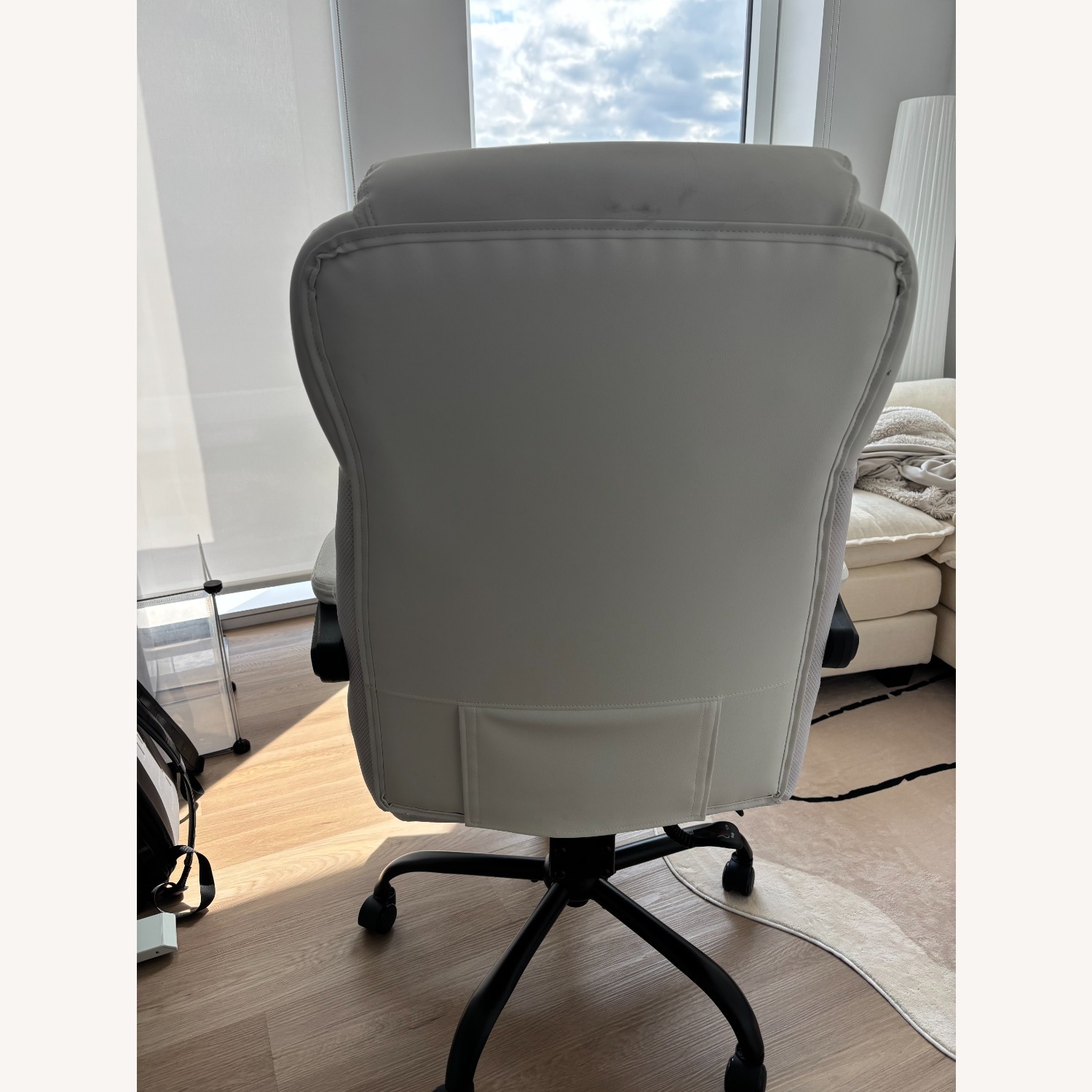 Amazon White Office Chair with Leg Pull Out - image-4