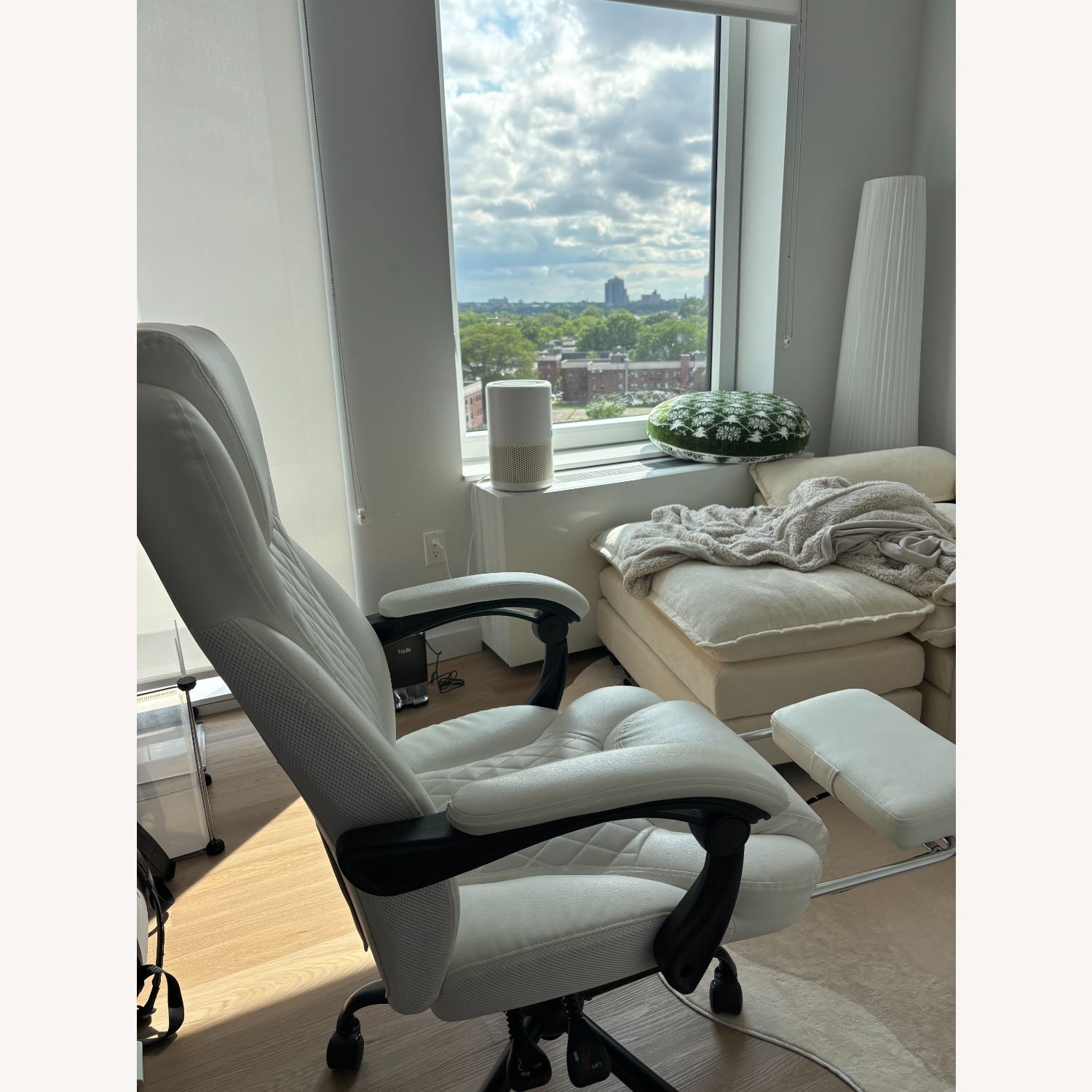 Amazon White Office Chair with Leg Pull Out - image-3
