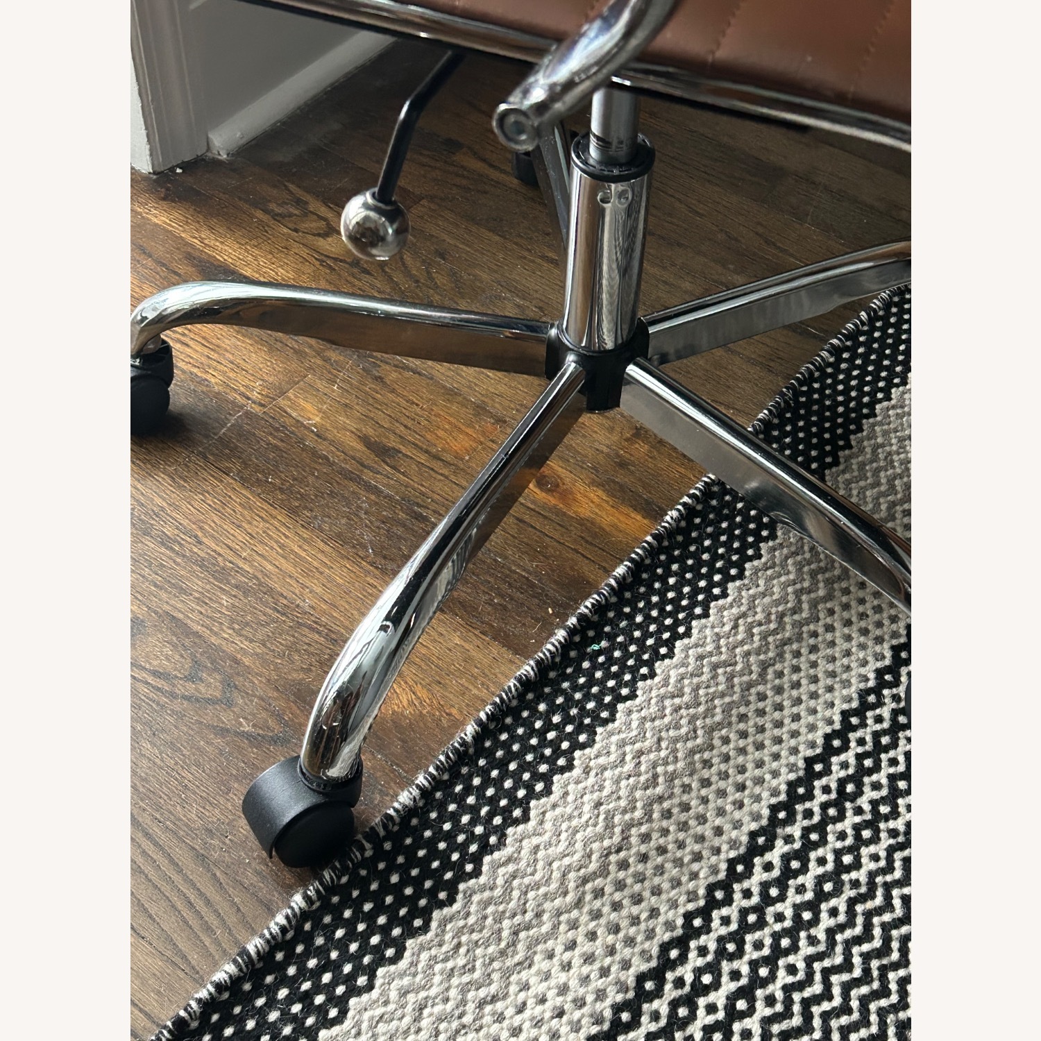 Icons of Manhattan Premium Office Chair - image-2