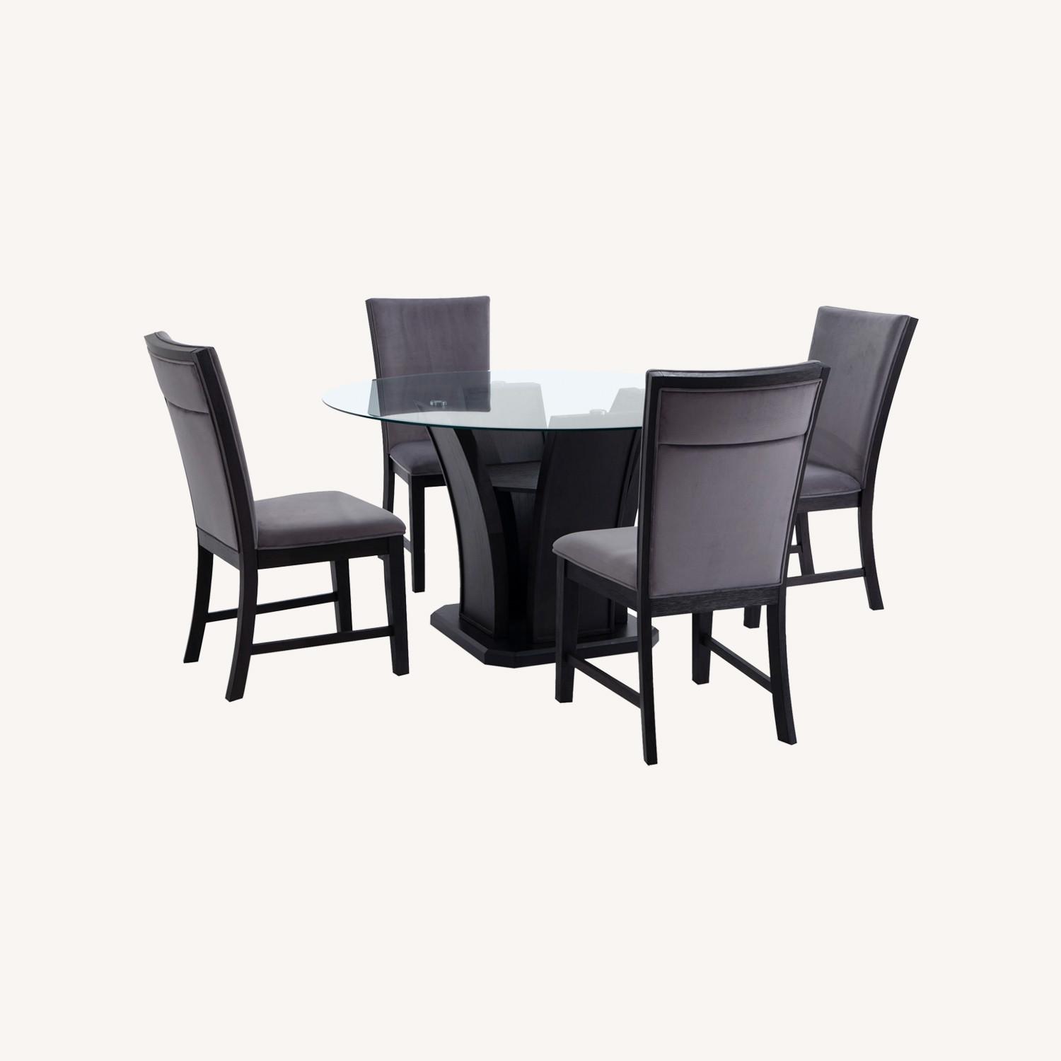 Bob's Discount Furniture Dining Table with 4 Chairs - image-0