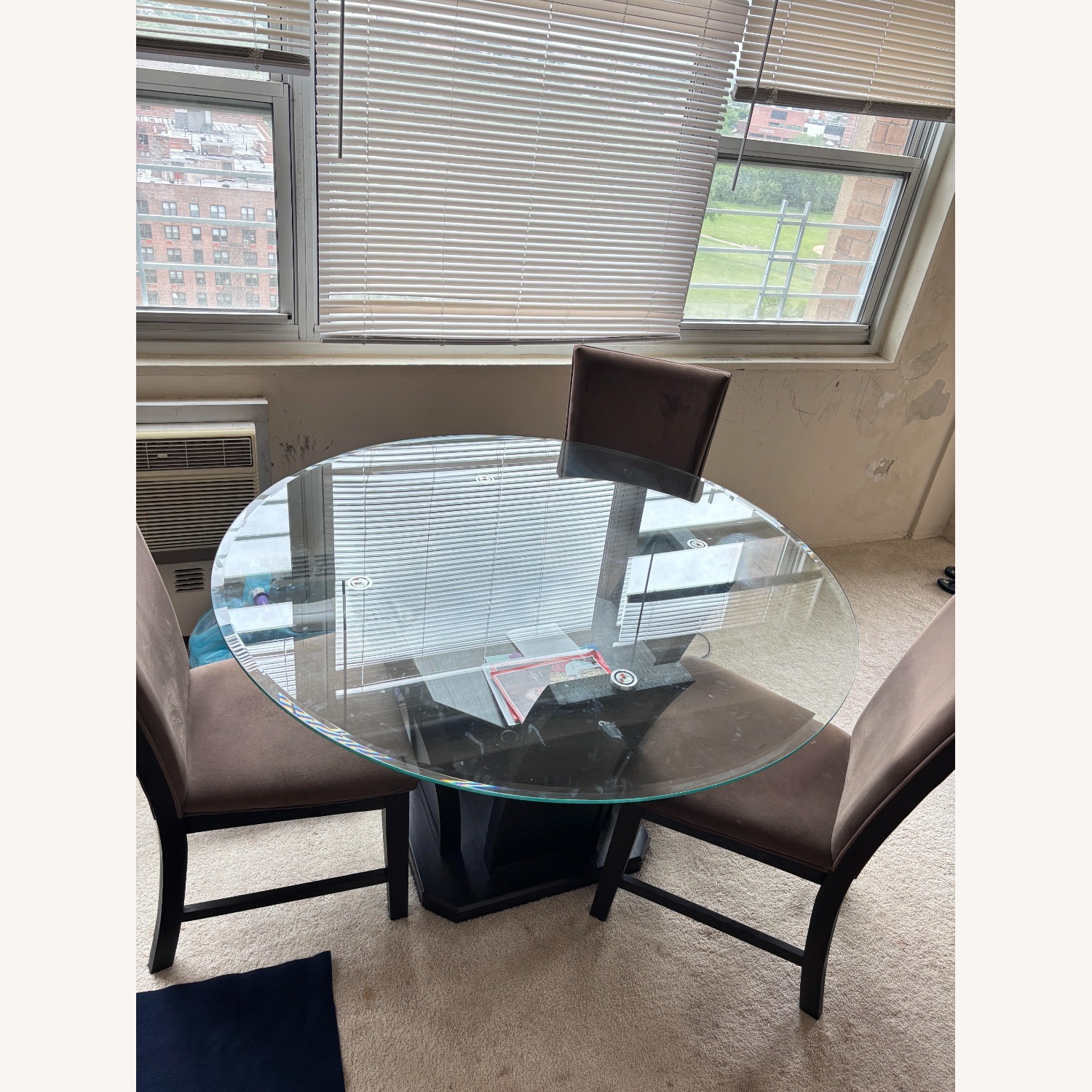 Bob's Discount Furniture Dining Table with 4 Chairs - image-1