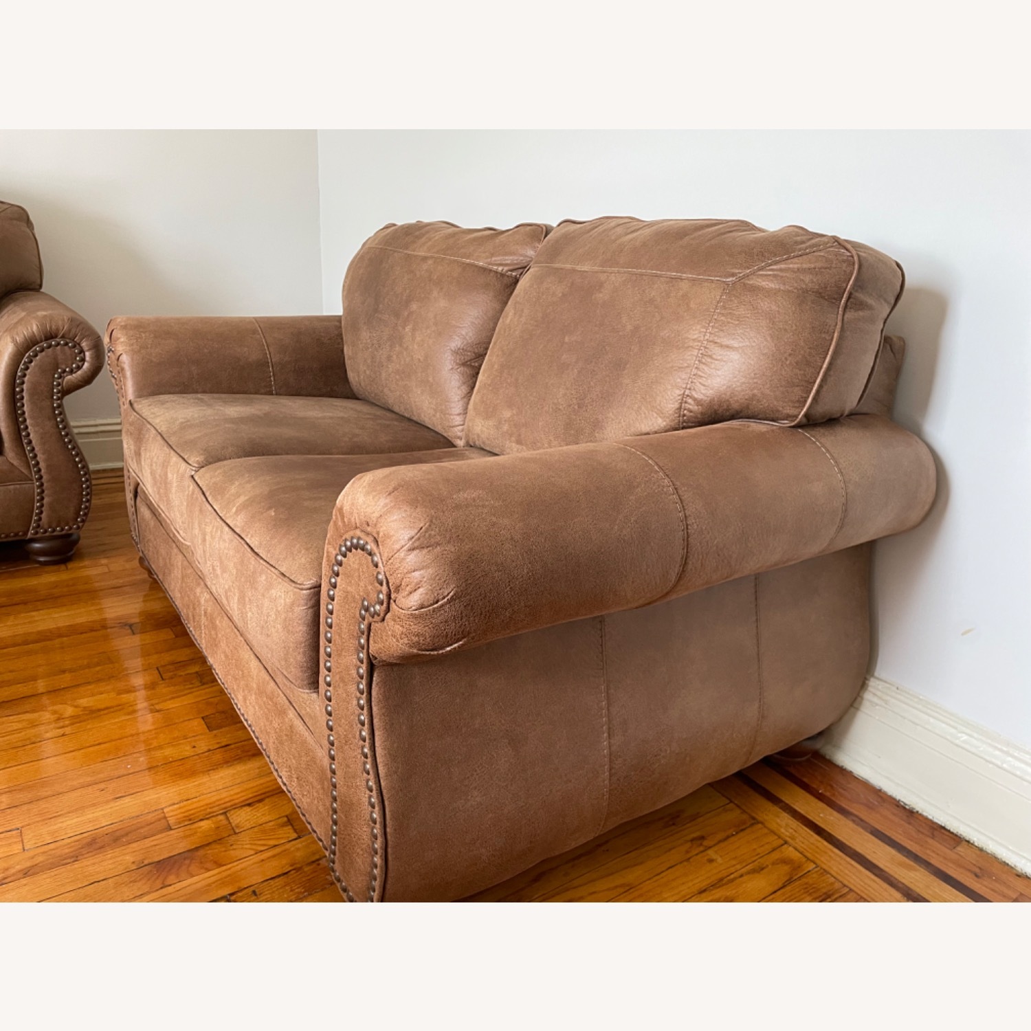 Ashley Furniture Larkinhurst Loveseat - image-2