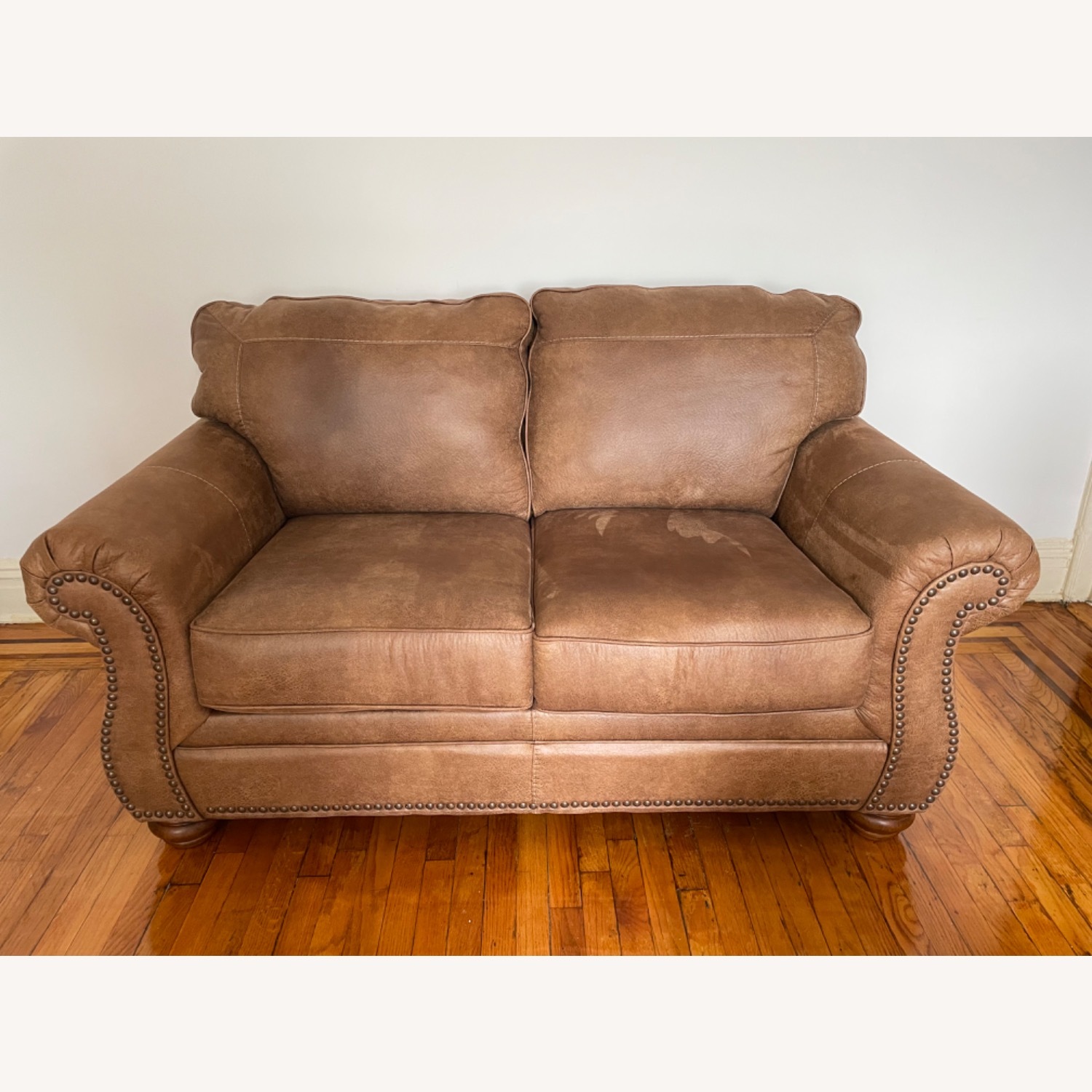 Ashley Furniture Larkinhurst Loveseat - image-1