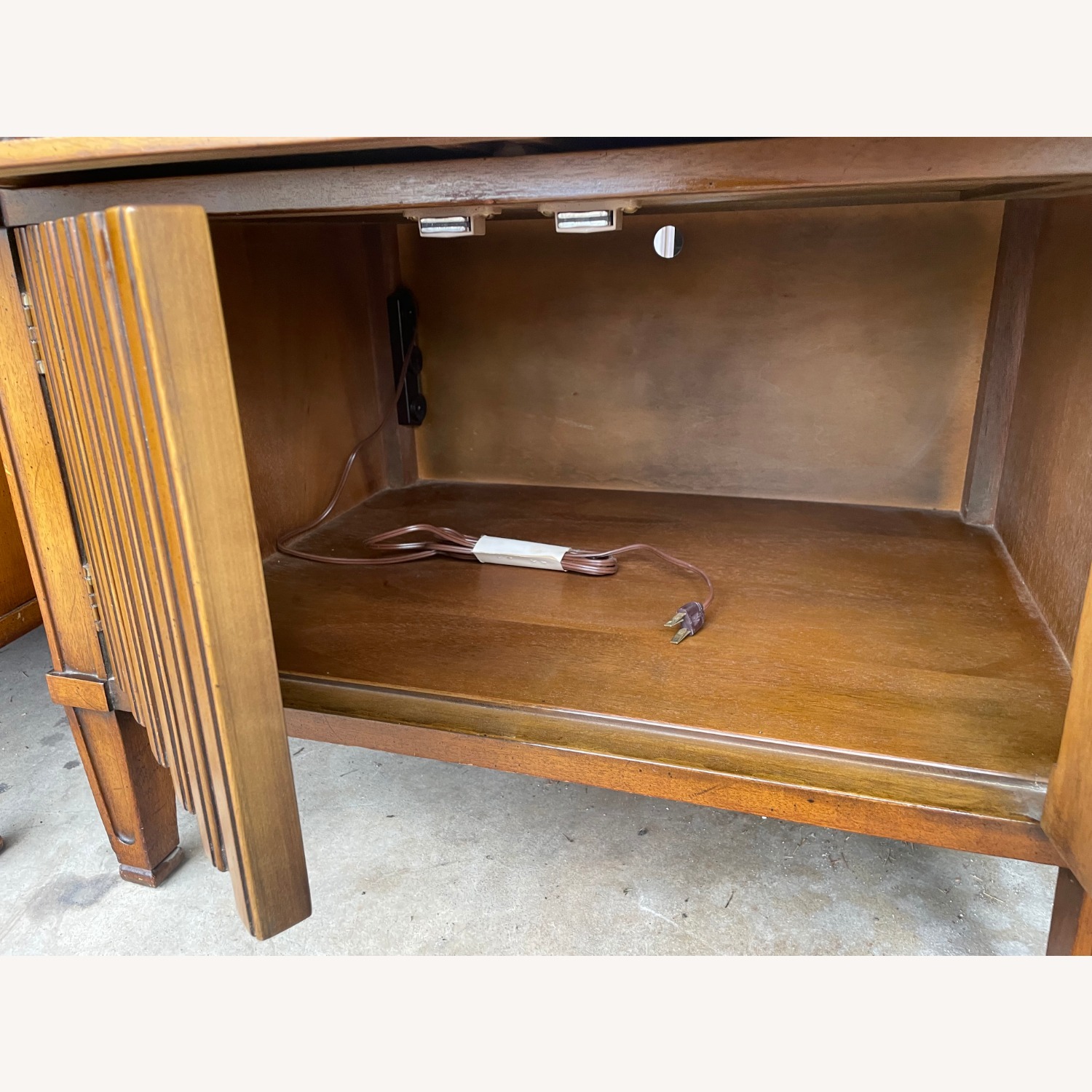 Henredon Mid-Century Traditional Nightstands - image-16