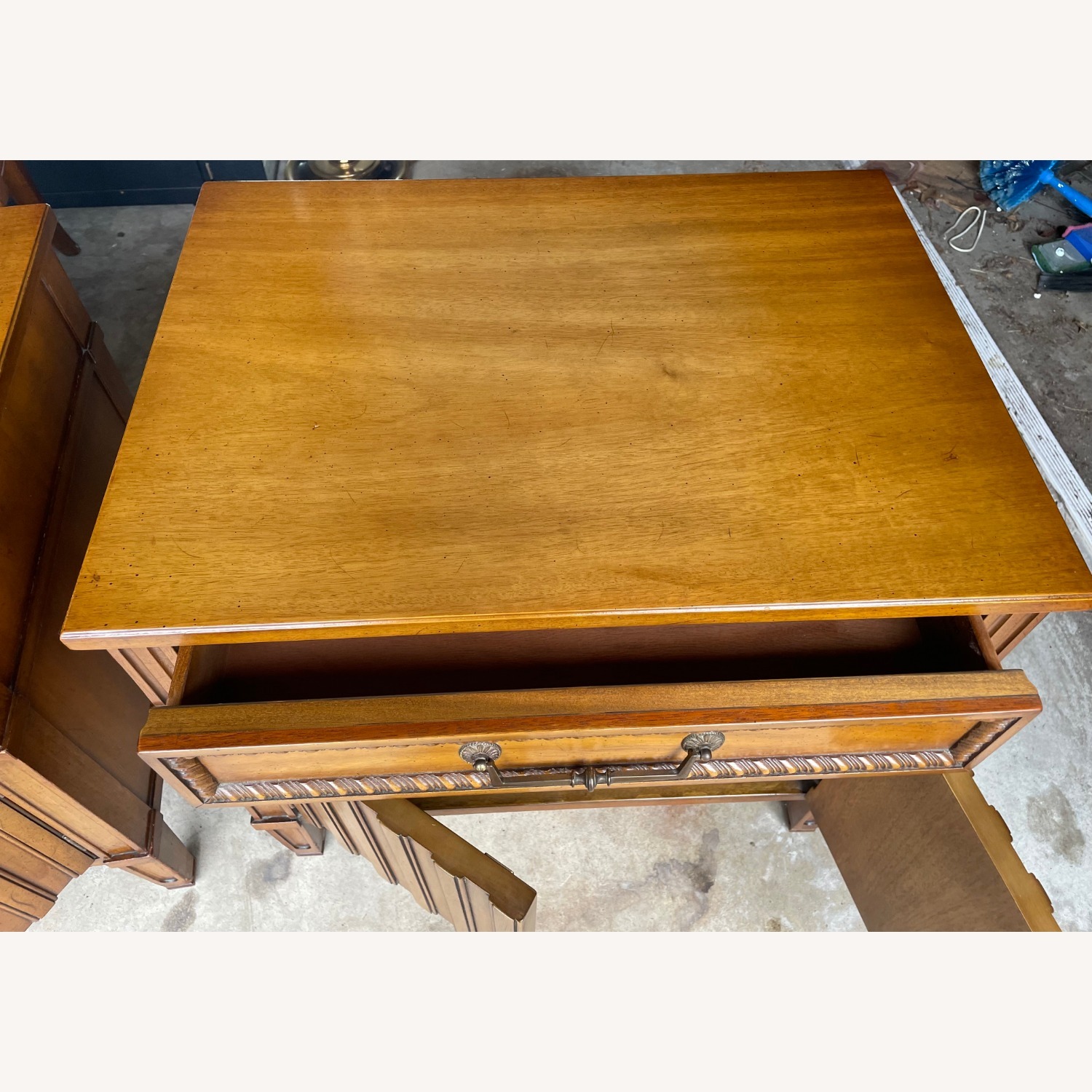 Henredon Mid-Century Traditional Nightstands - image-17