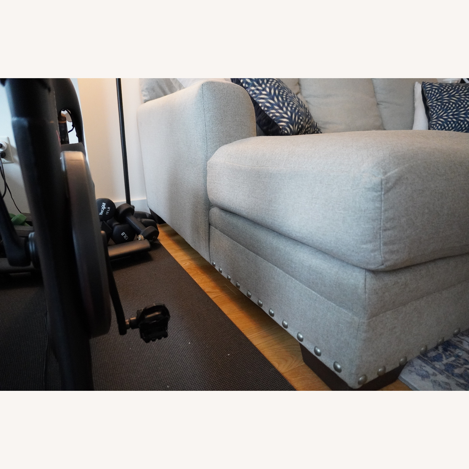 Value City Sofa W Chaise Lounger - image-10