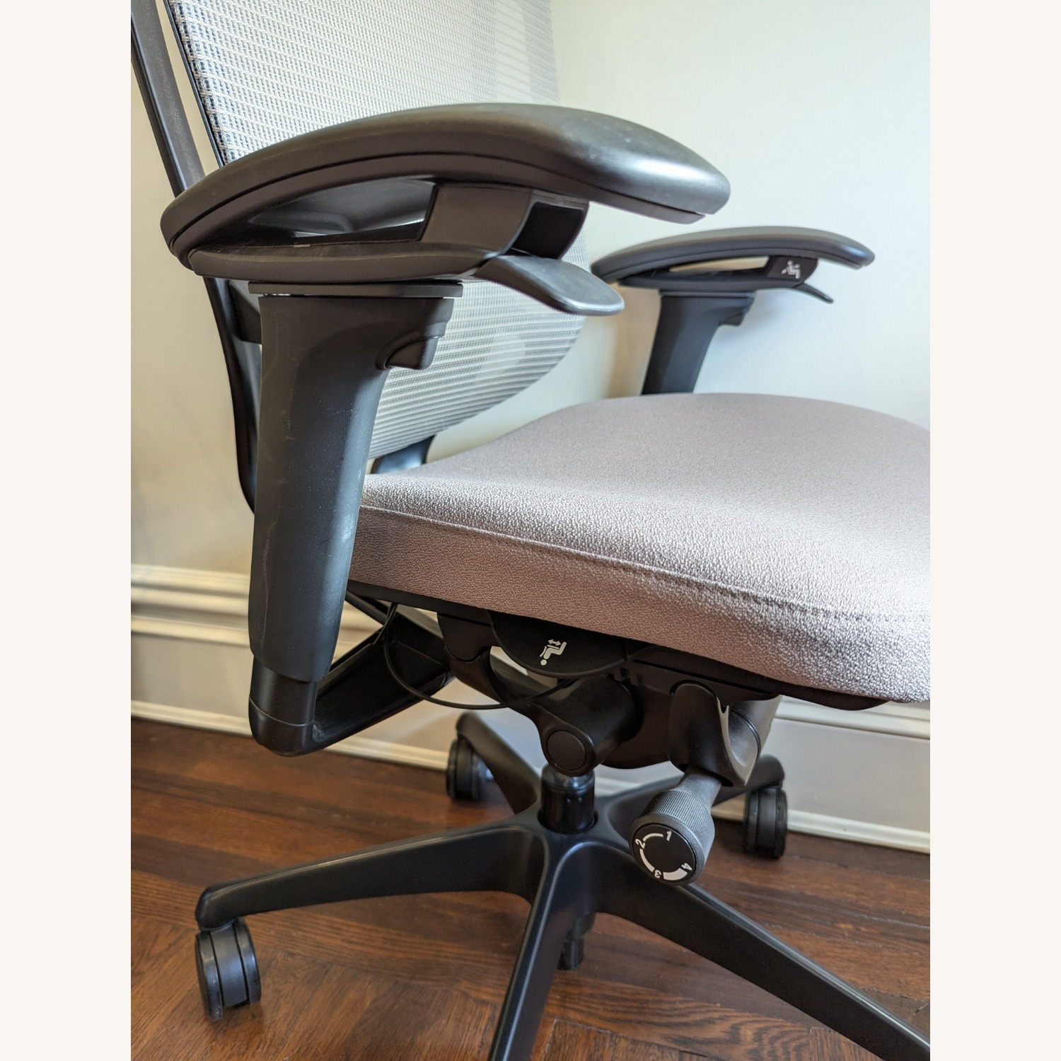Teknion Nuova Contessa Ergonomic Task Chair - image-2