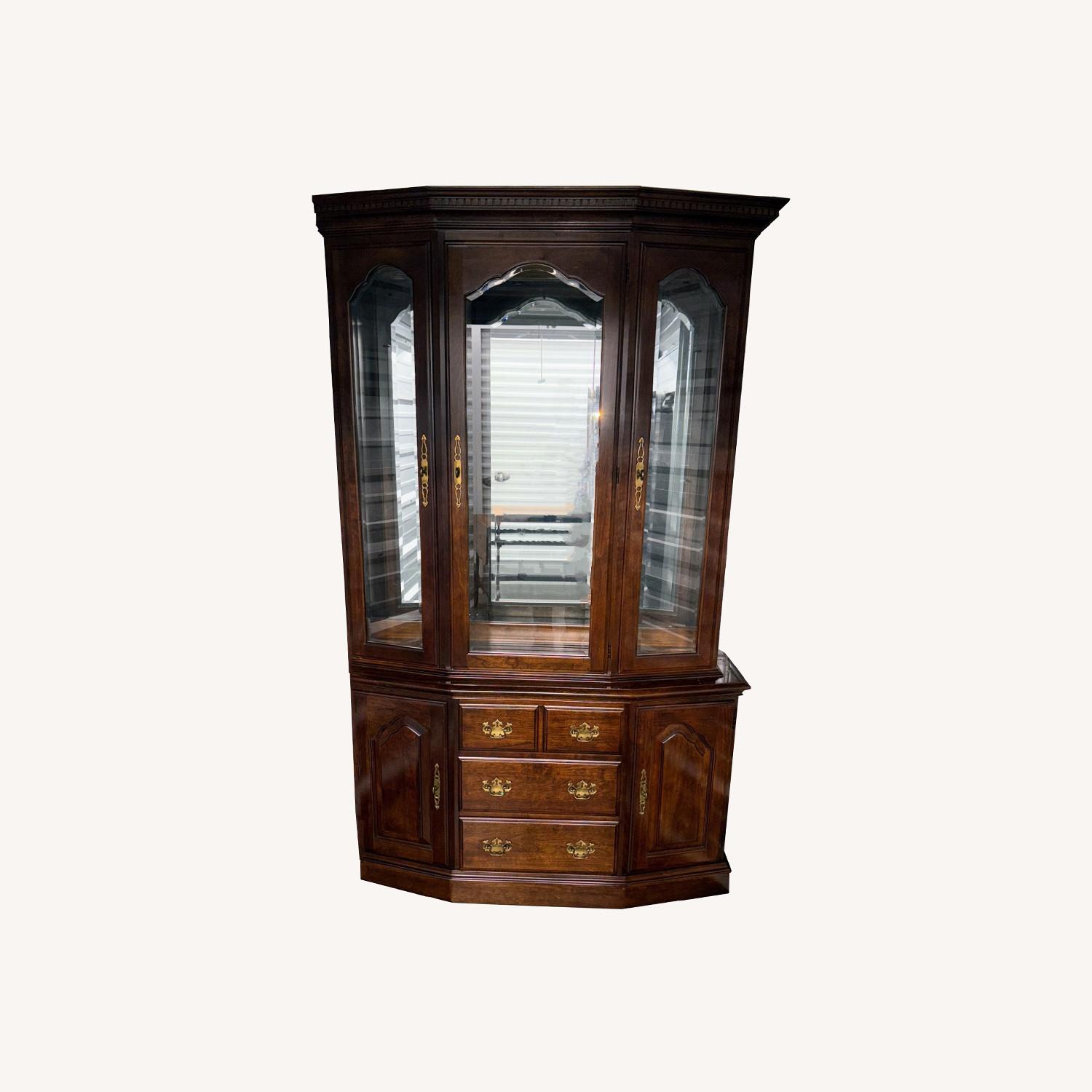 Hutch with Glass Shelves and Built-in lighting - image-0