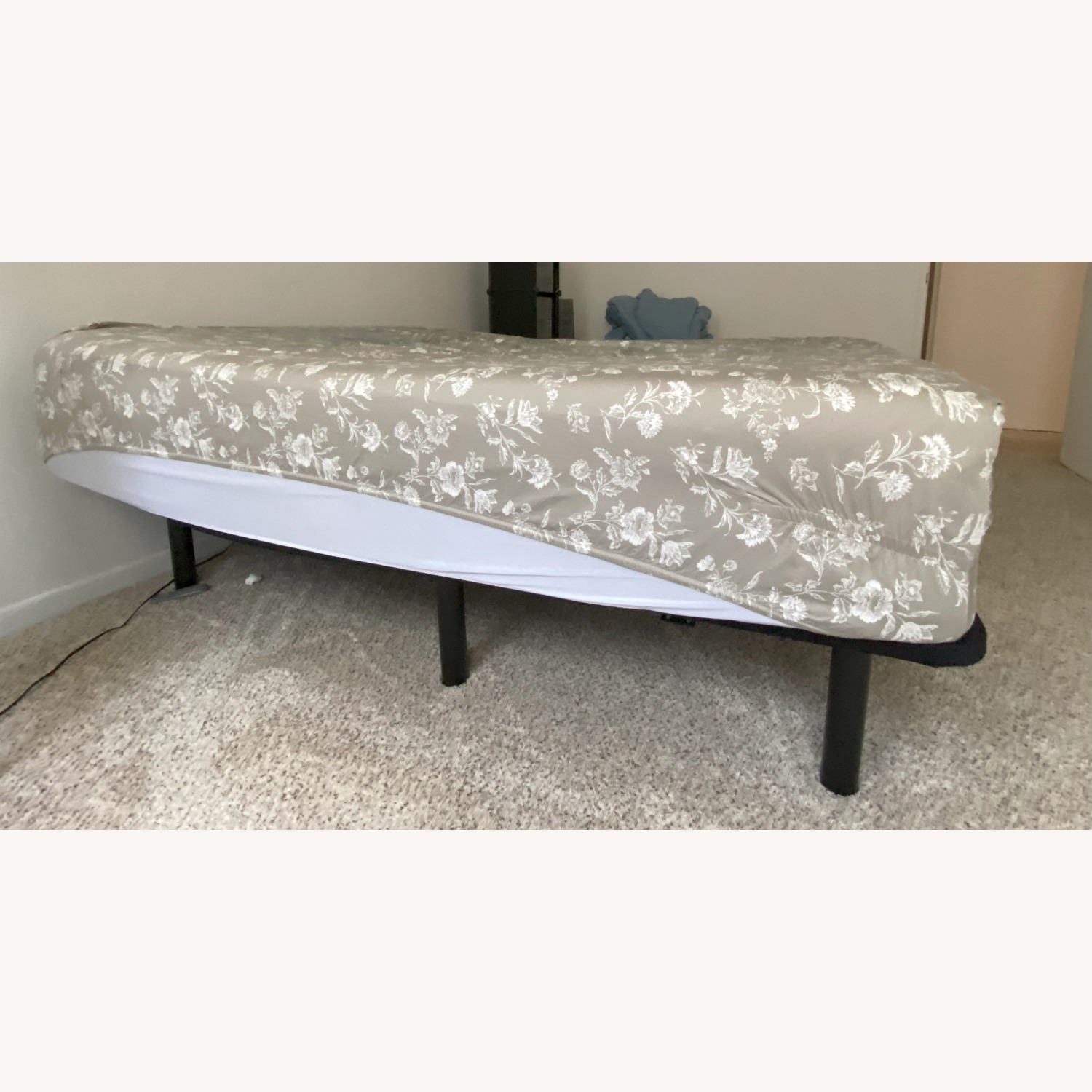 Queen Size Bed - image-6