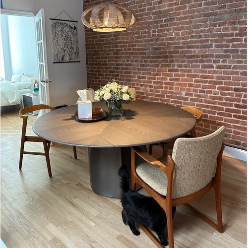 Used Molteni Round Dining Table for sale on AptDeco