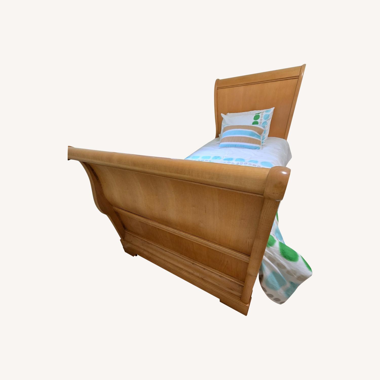 Twin Sleigh Bed in Honey - image-0