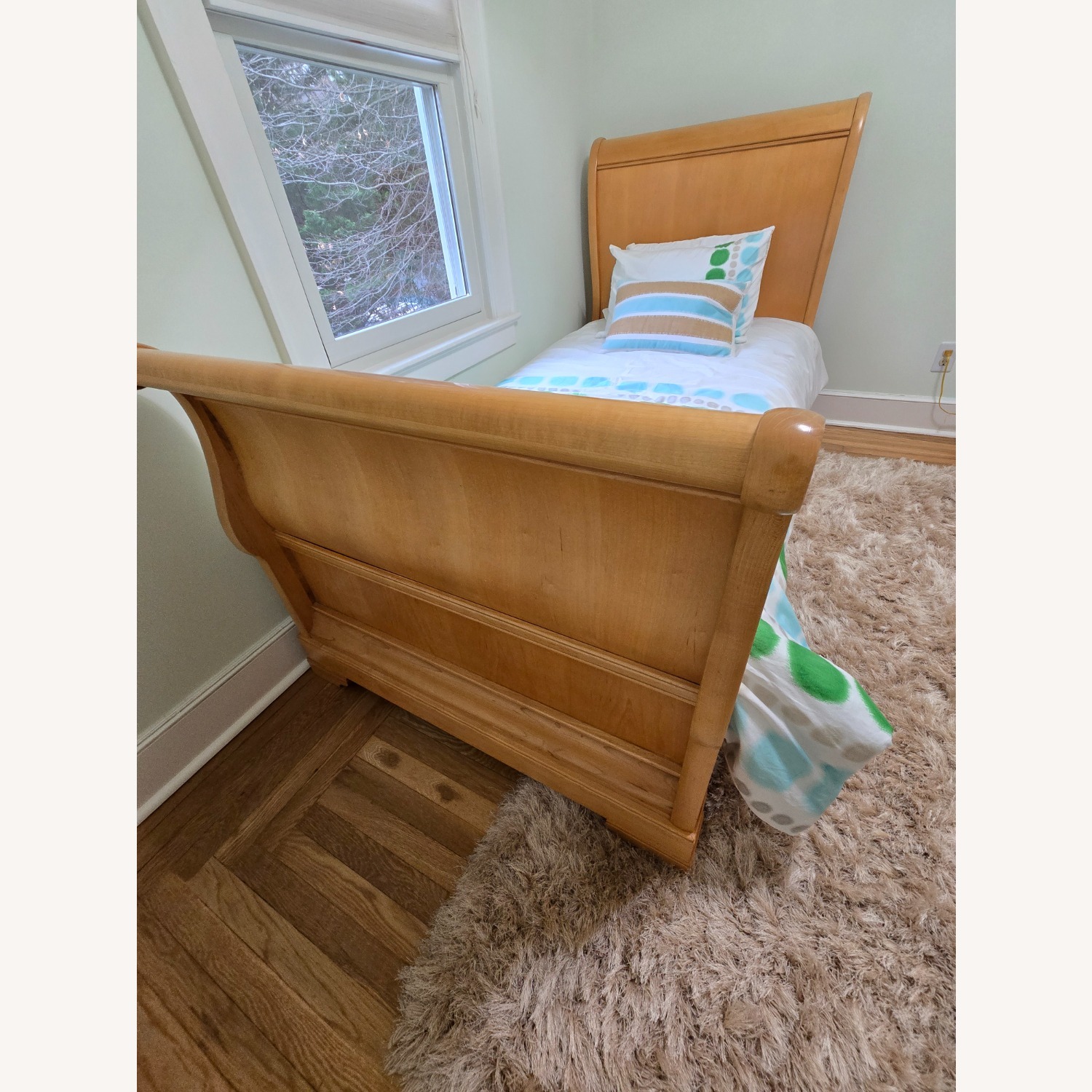 Twin Sleigh Bed in Honey - image-3