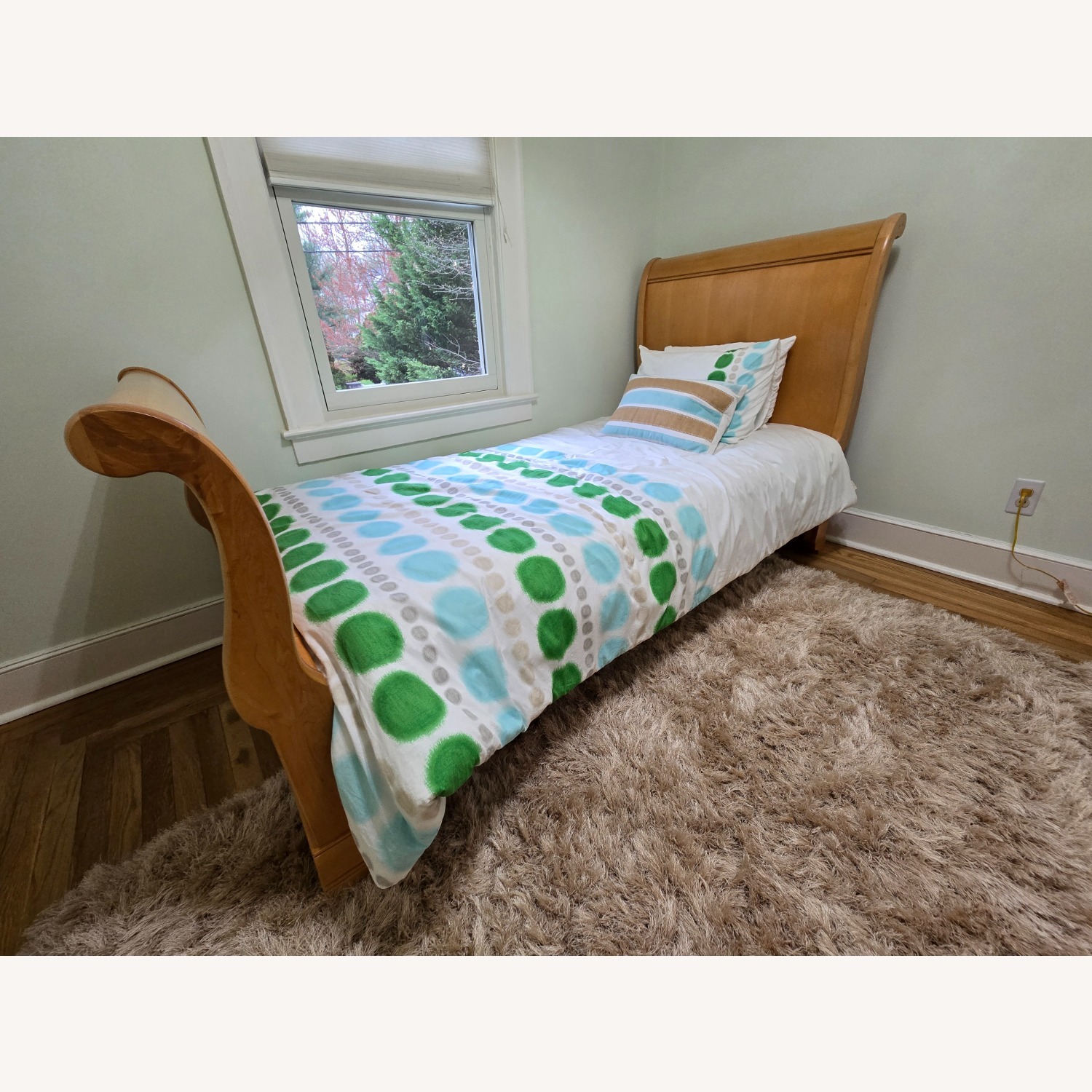 Twin Sleigh Bed in Honey - image-2