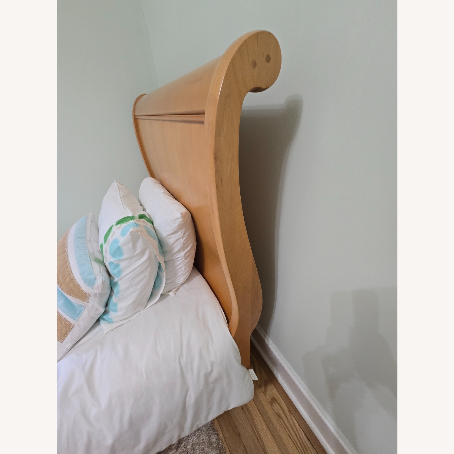 Twin Sleigh Bed in Honey - image-5