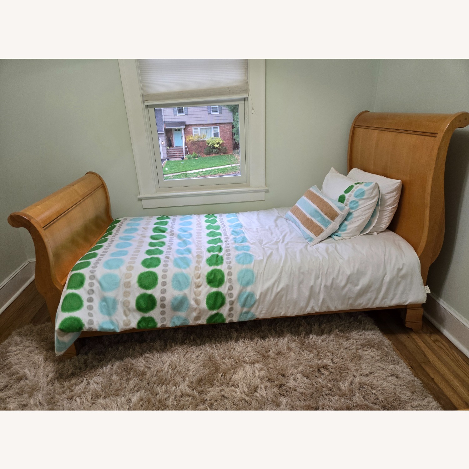 Twin Sleigh Bed in Honey - image-1