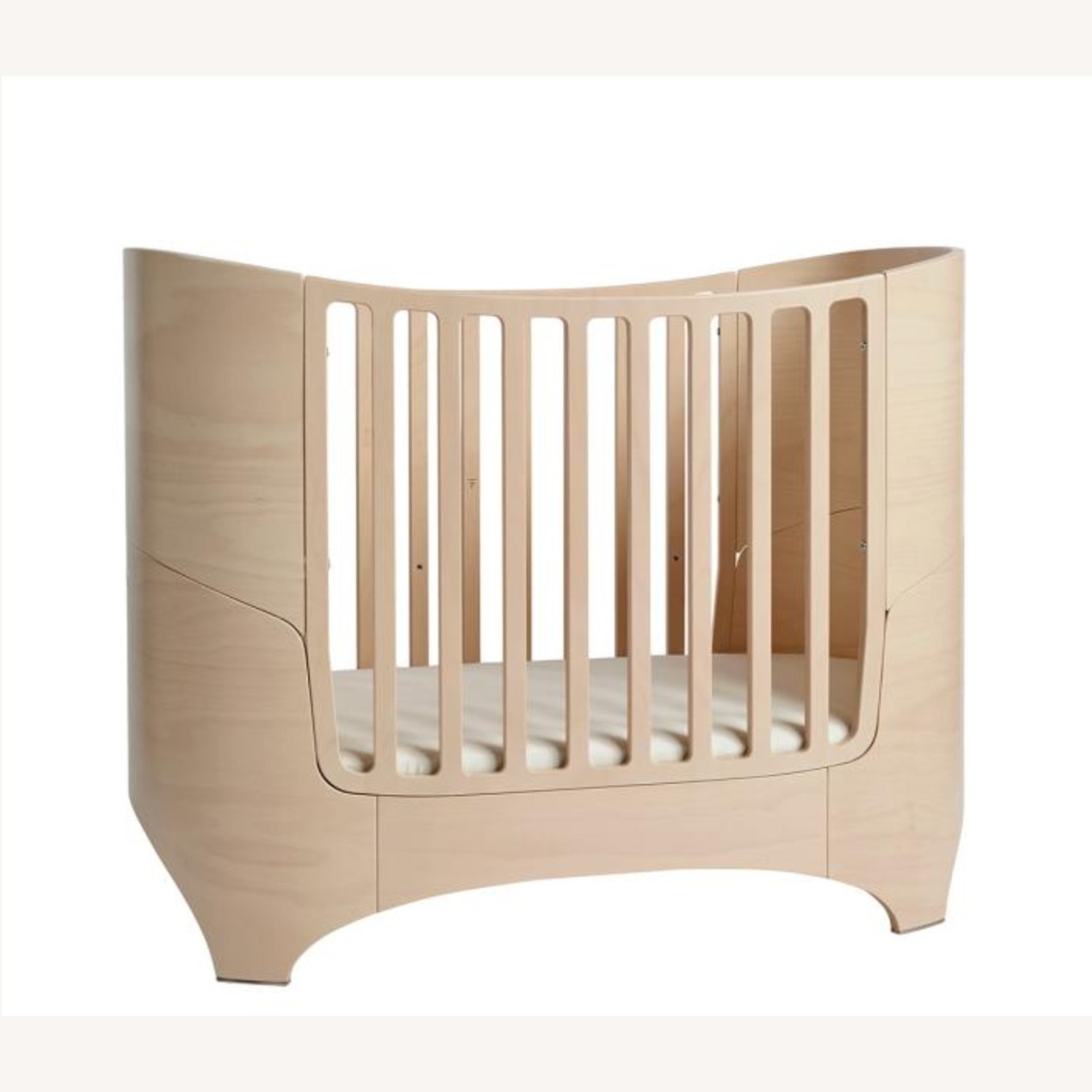 Leander Classic™ Crib-to-Junior Bed - AptDeco