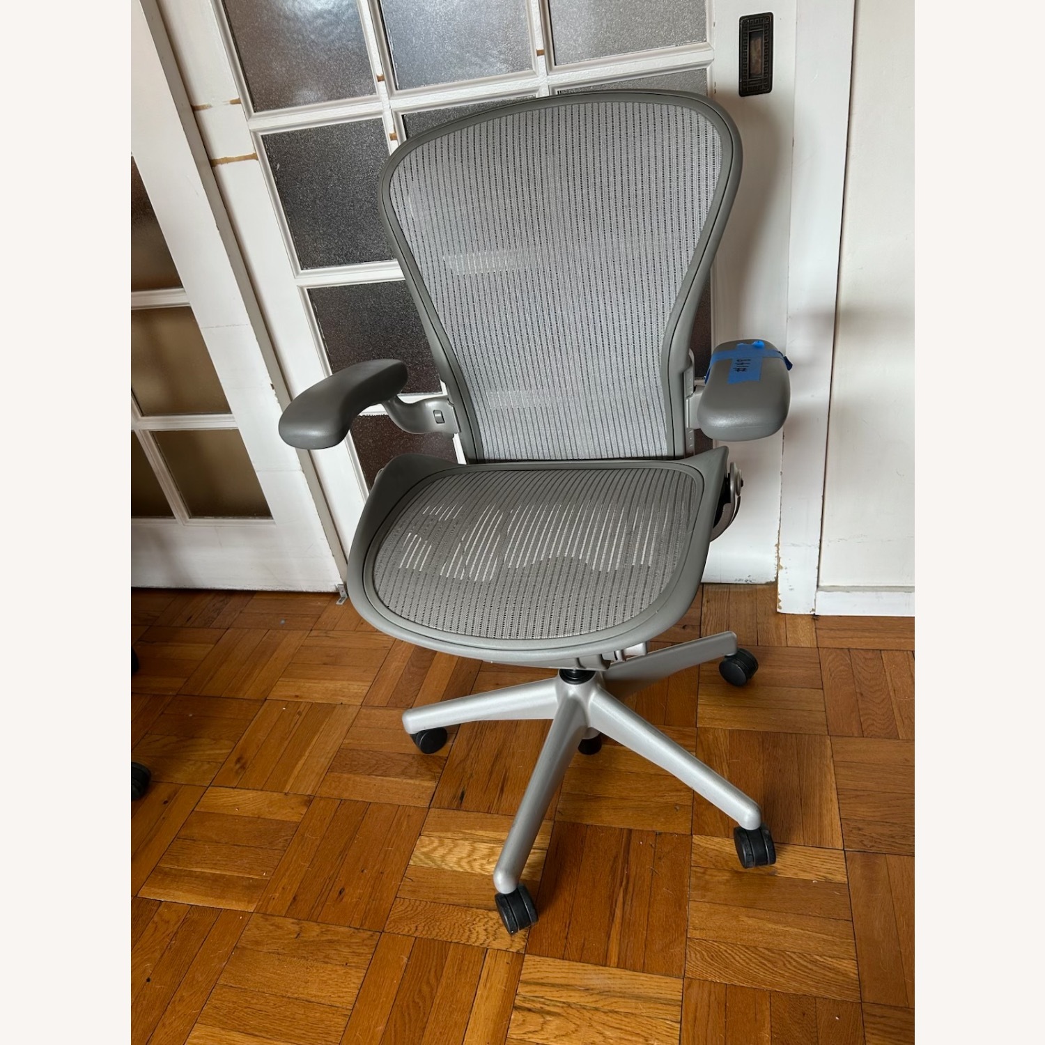 Herman Miller- Aeron Chair Size B Chair - image-2