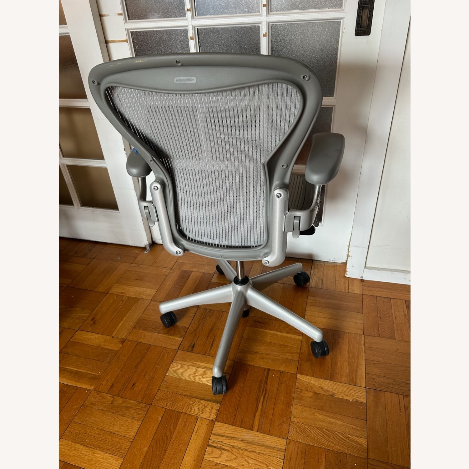 Herman Miller- Aeron Chair Size B Chair - image-4