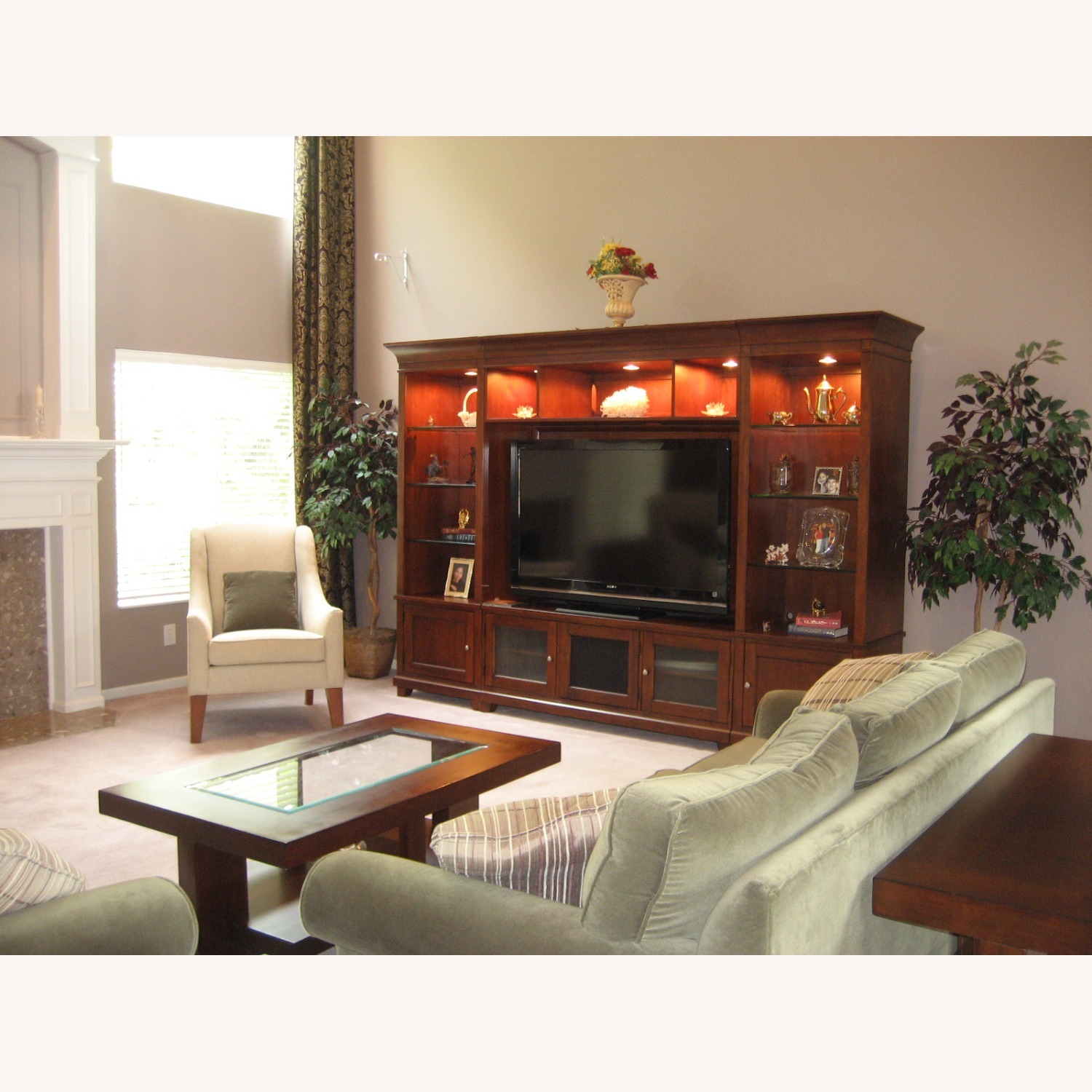 Entertainment Console with Hutch - image-1