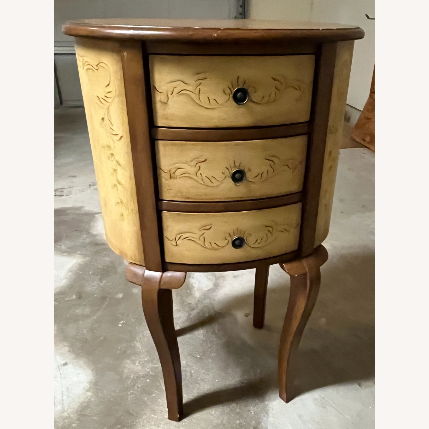 Vintage jewelry dresser - image-0