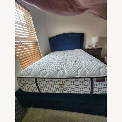 Used Rooms To Go Queen Size Bed for sale on AptDeco