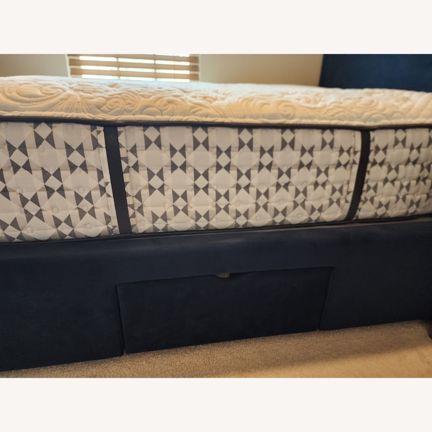 Rooms To Go Queen Size Bed - image-2