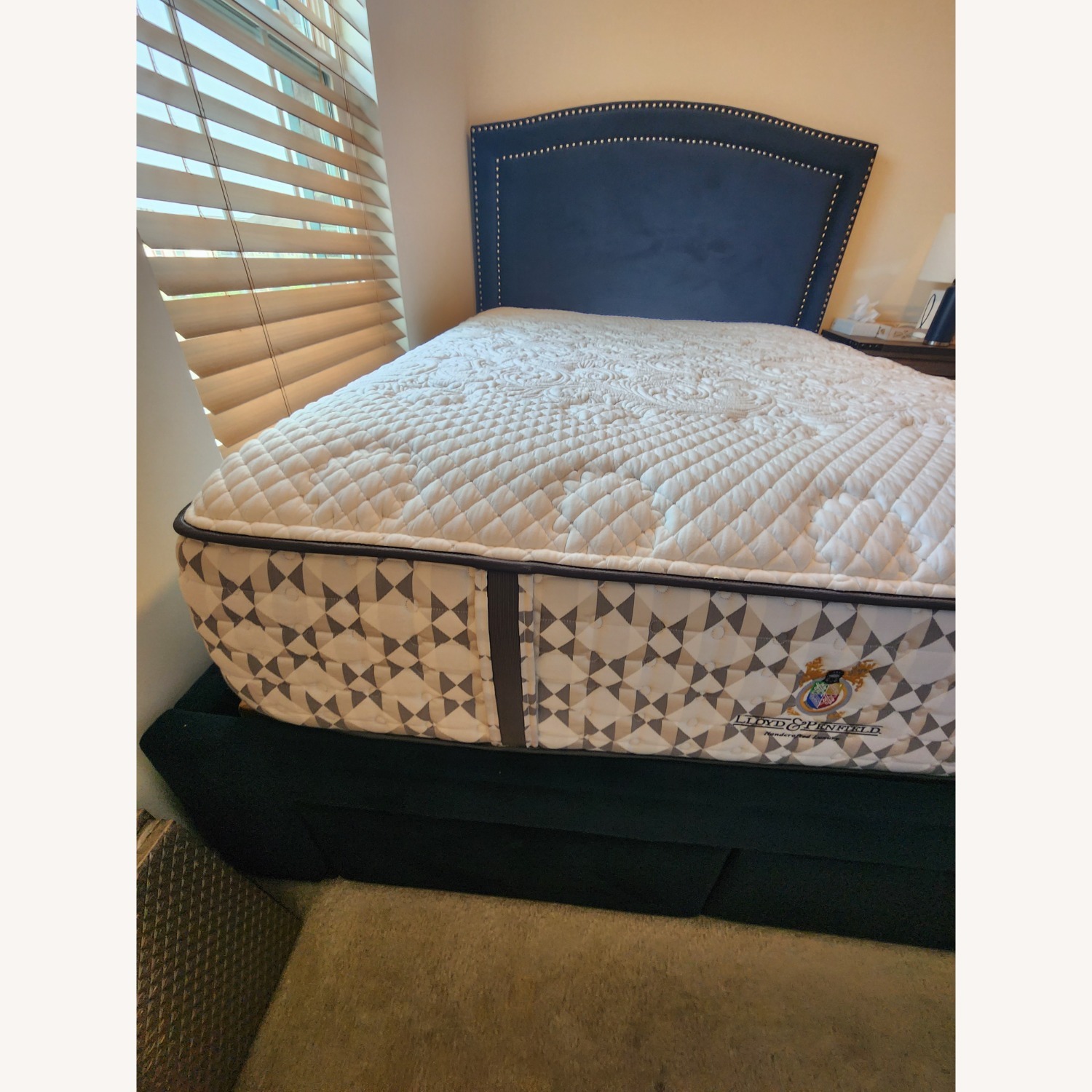 Rooms To Go Queen Size Bed - image-4