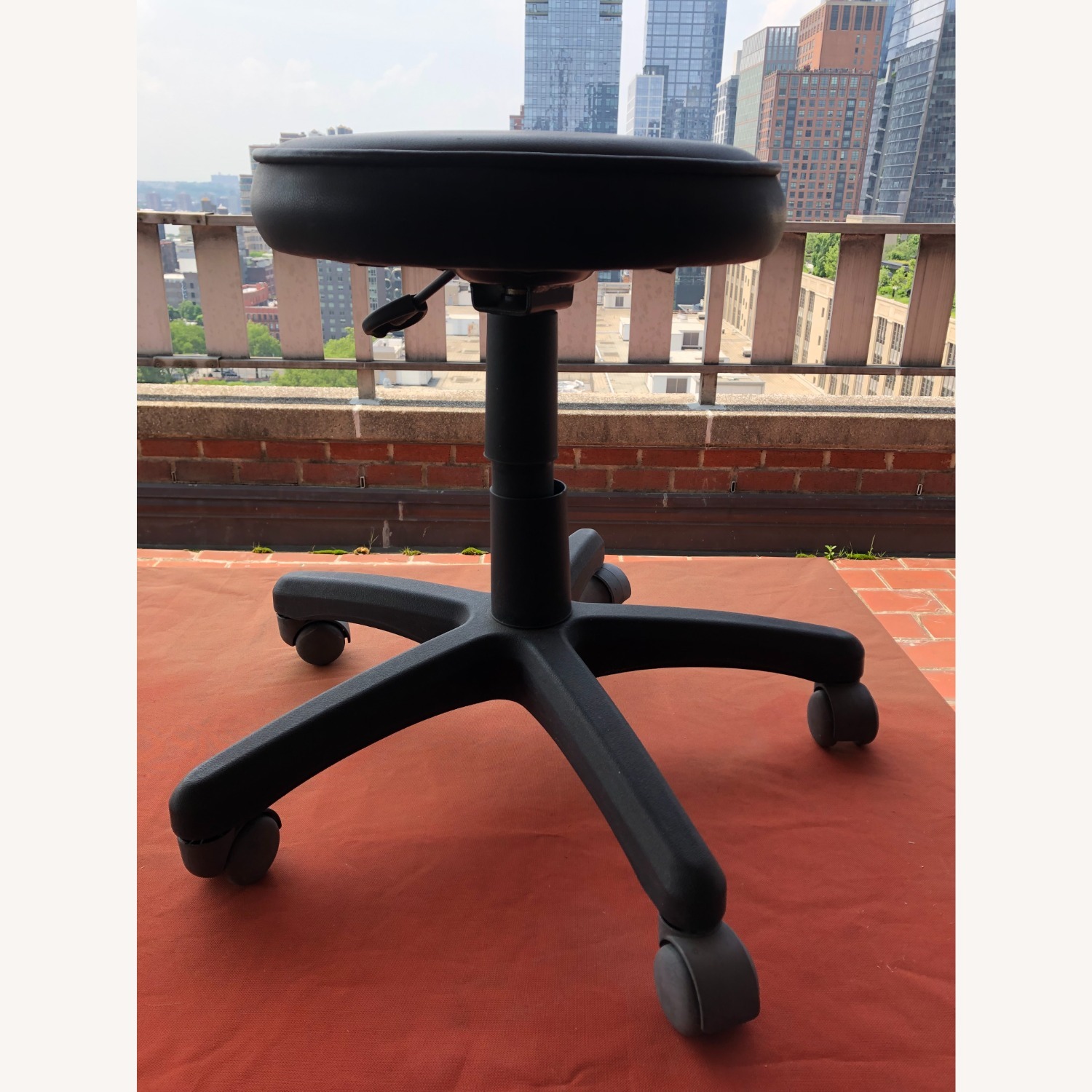 Medical Ergonomic Stool - image-1