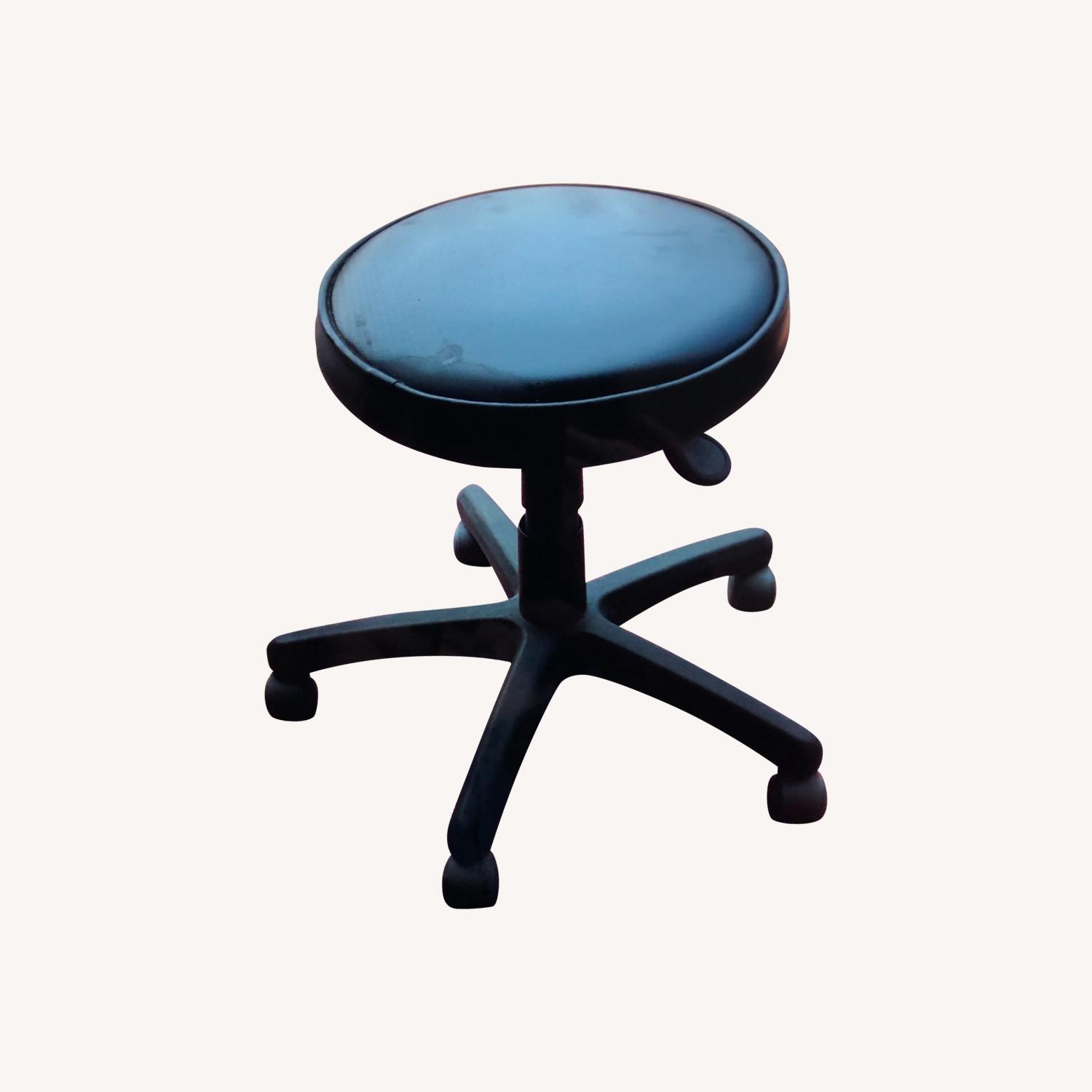 Medical Ergonomic Stool - image-0