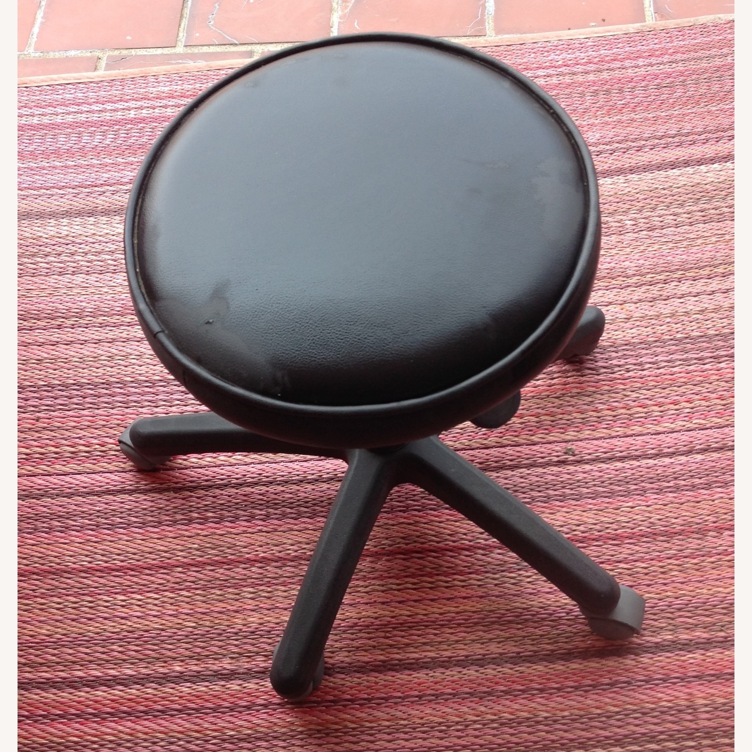 Medical Ergonomic Stool - image-3