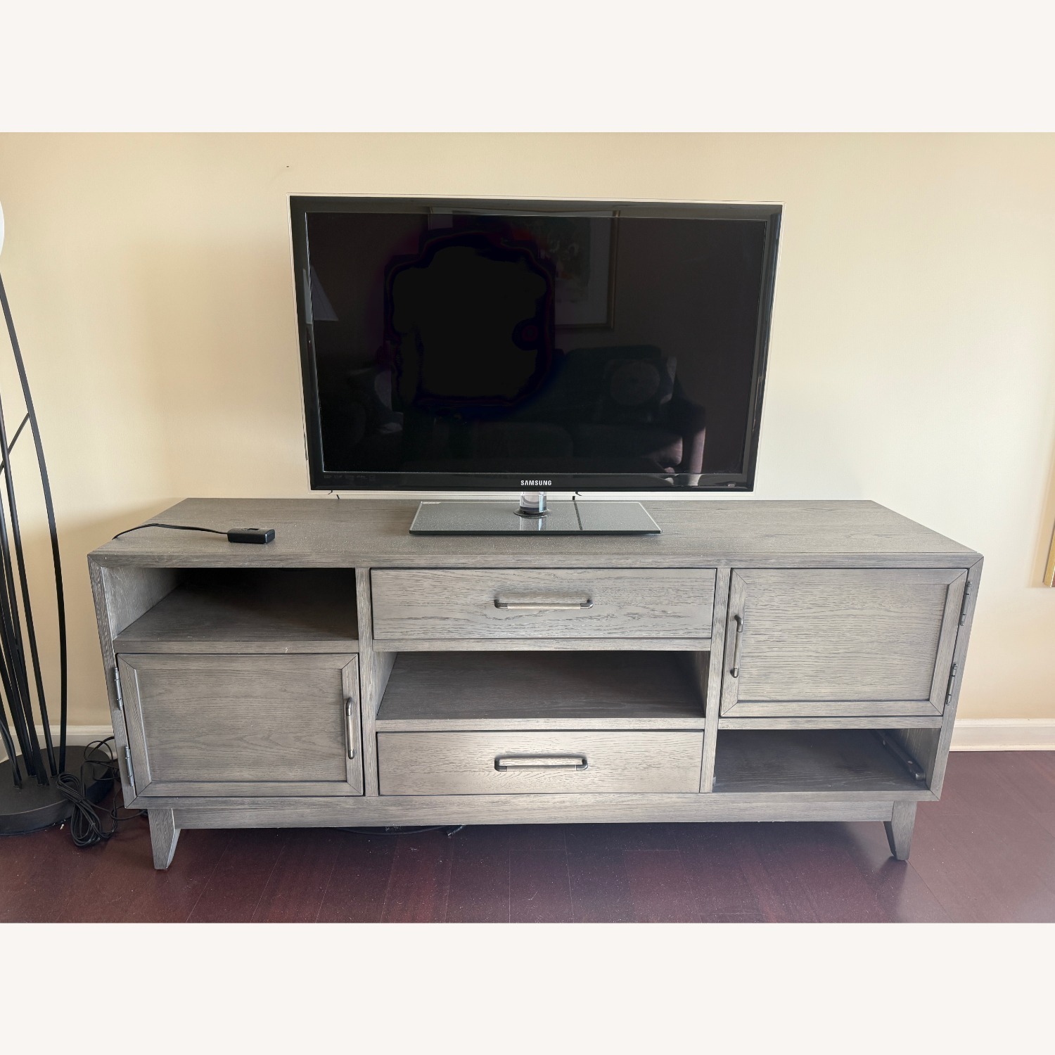 Dream Entertainment Unit - Solid Wood - image-1