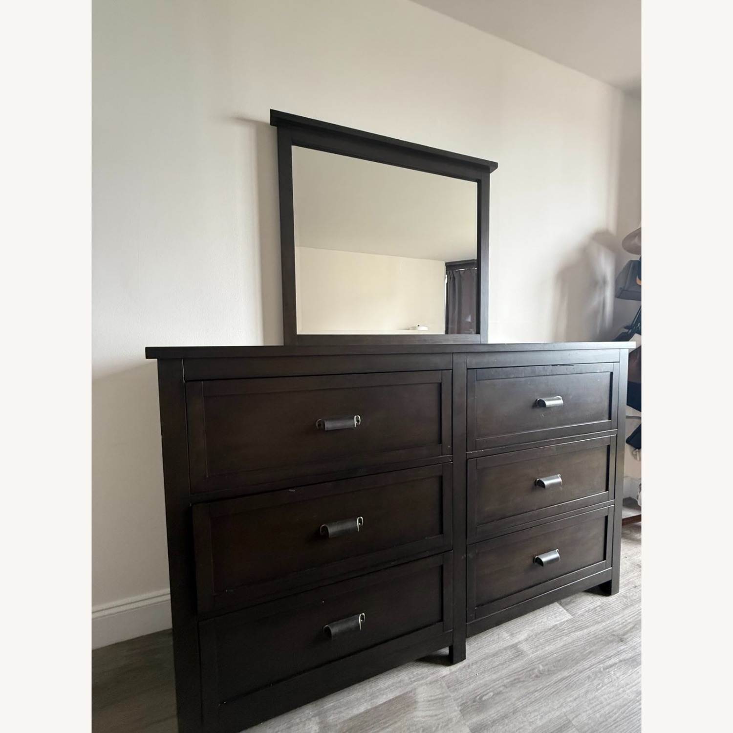 Union City 6-Drawer Dresser (with Mirror) - image-5