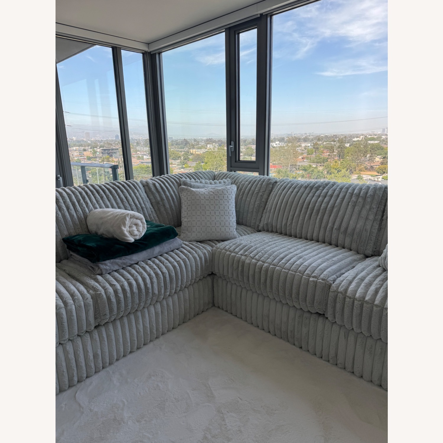 Stupendous Cozy Light Grey 3-piece Sectional Sofa - image-7