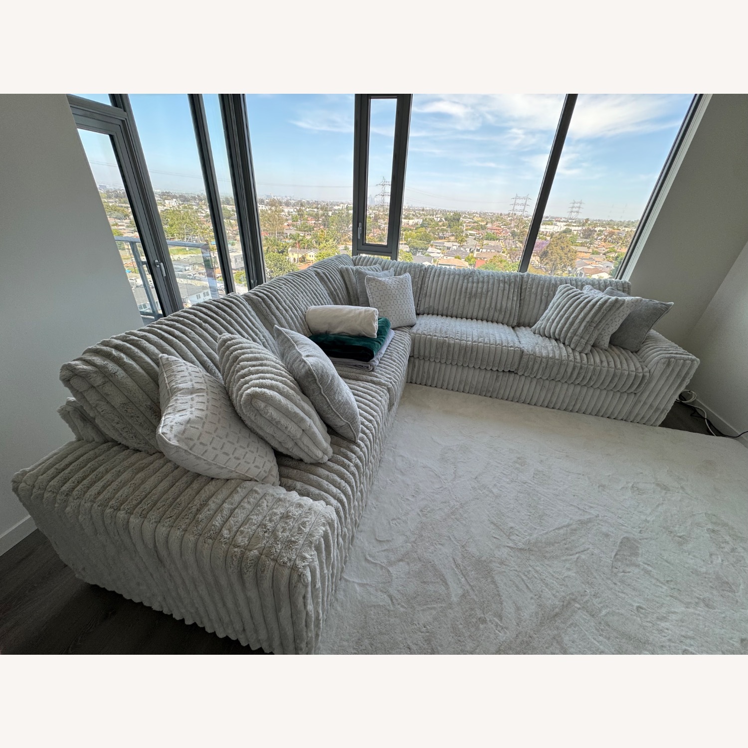 Stupendous Cozy Light Grey 3-piece Sectional Sofa - image-3