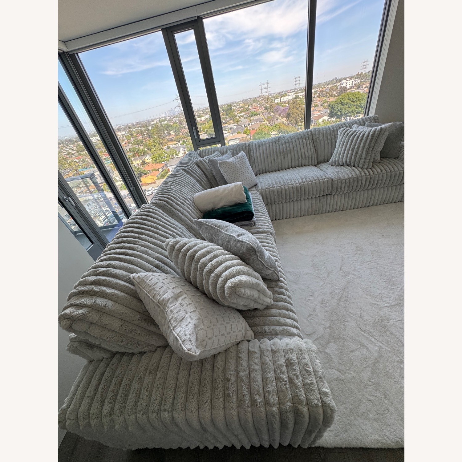 Stupendous Cozy Light Grey 3-piece Sectional Sofa - image-4