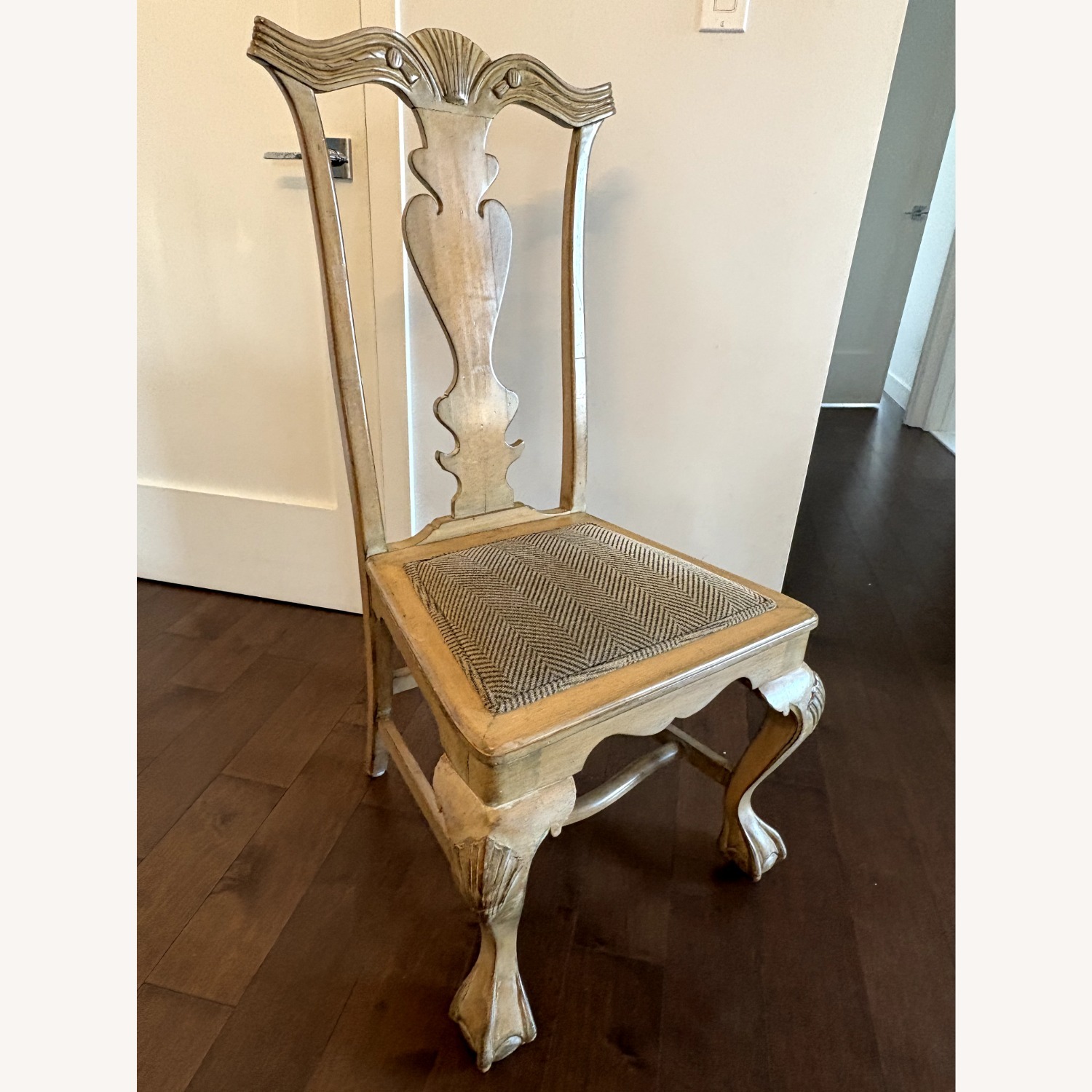 Round Table 5 Chairs - image-2