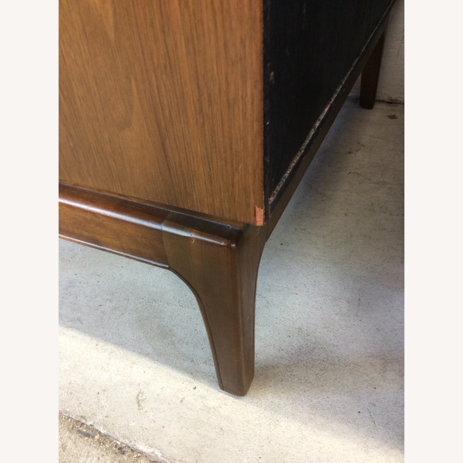 Pair of Mid Century Modern Nightstands in Walnut - image-23