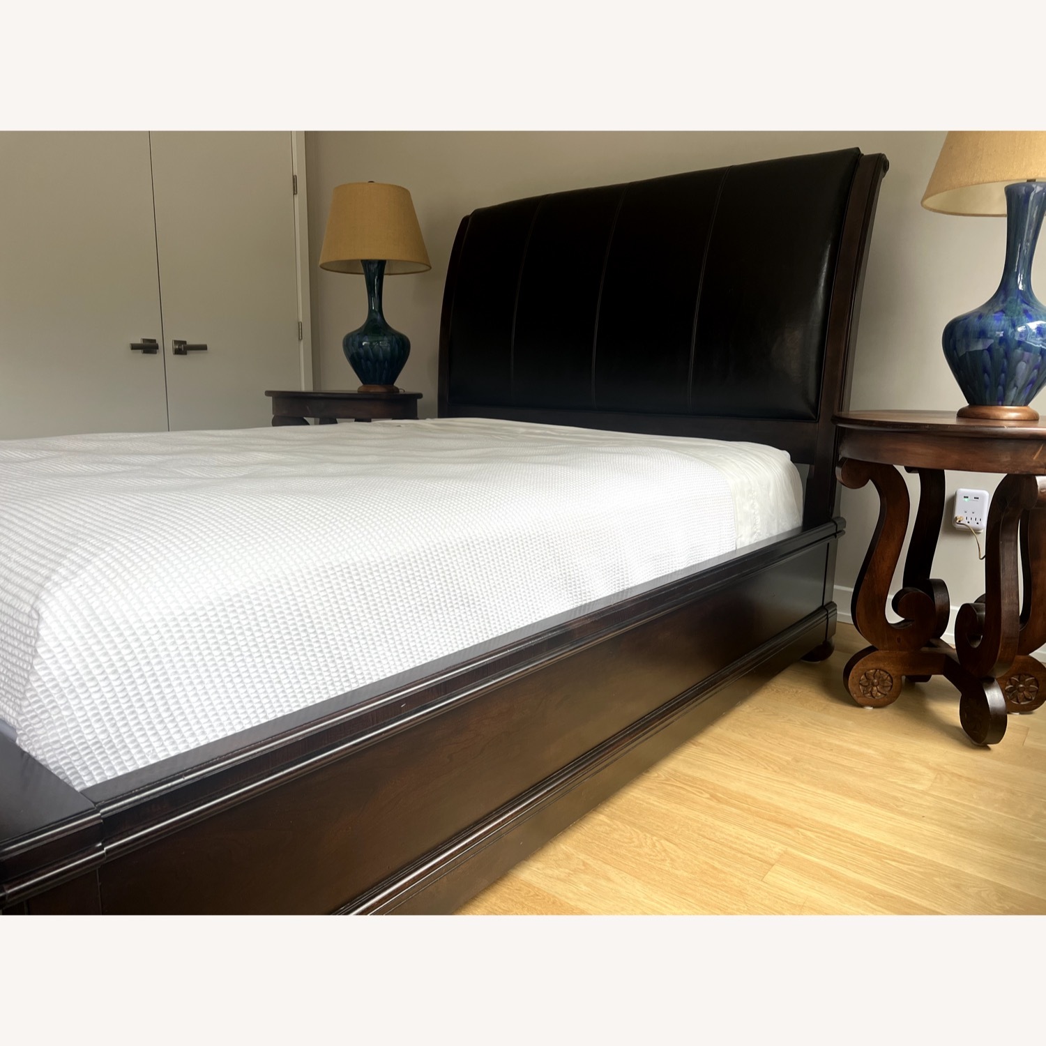 Sleigh Bed, Queen, Leaher Headboard  - image-4