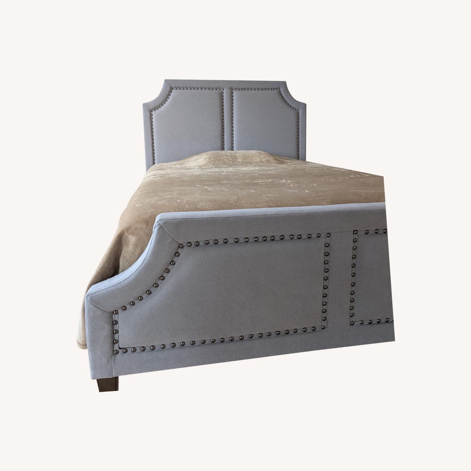 Thomasville Queen Bed  - image-0