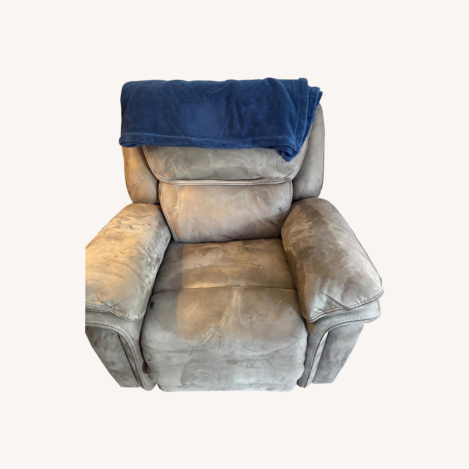 Raymour & Flanigan Electric Recliner - image-0