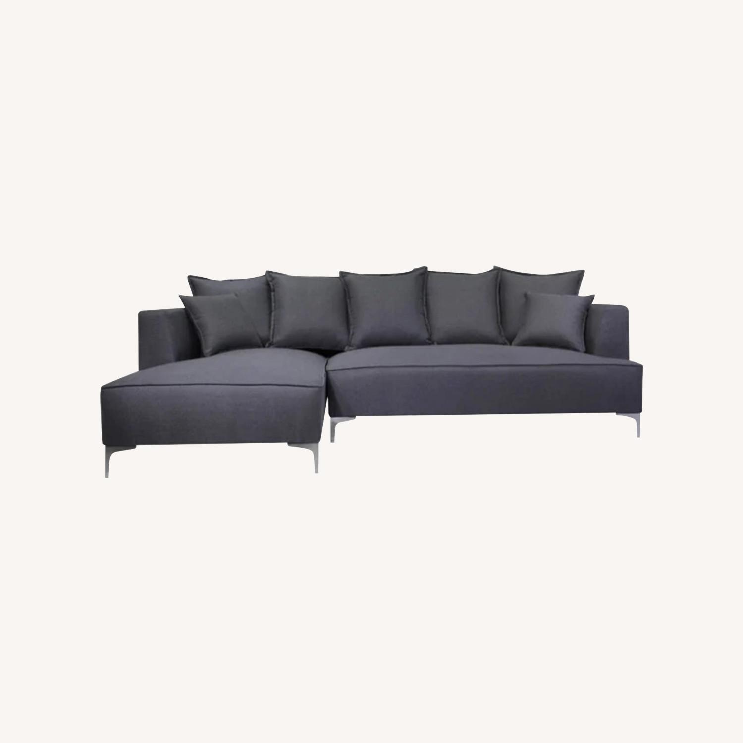 Modani Sectional - image-0