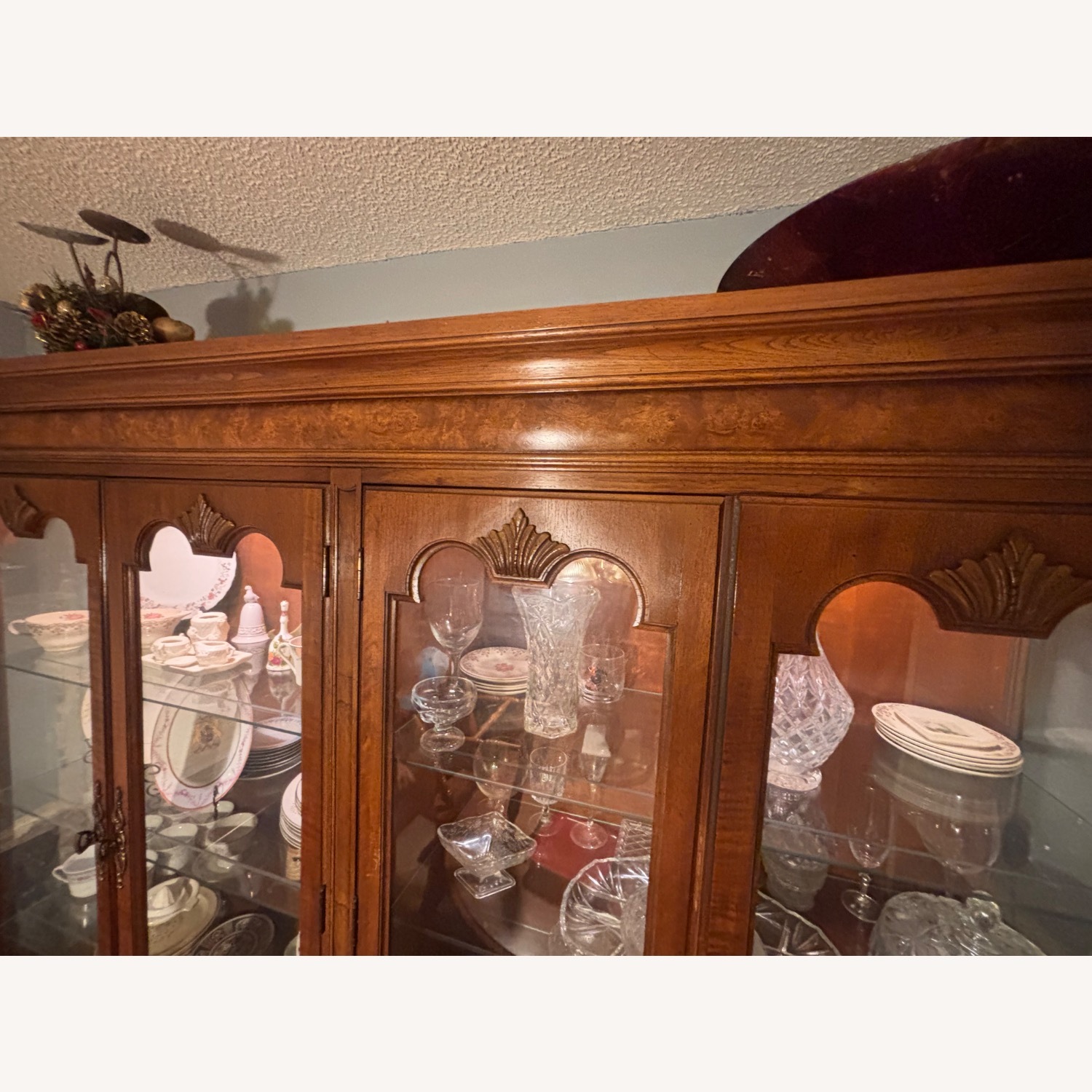 Thomasville China Hutch - image-8