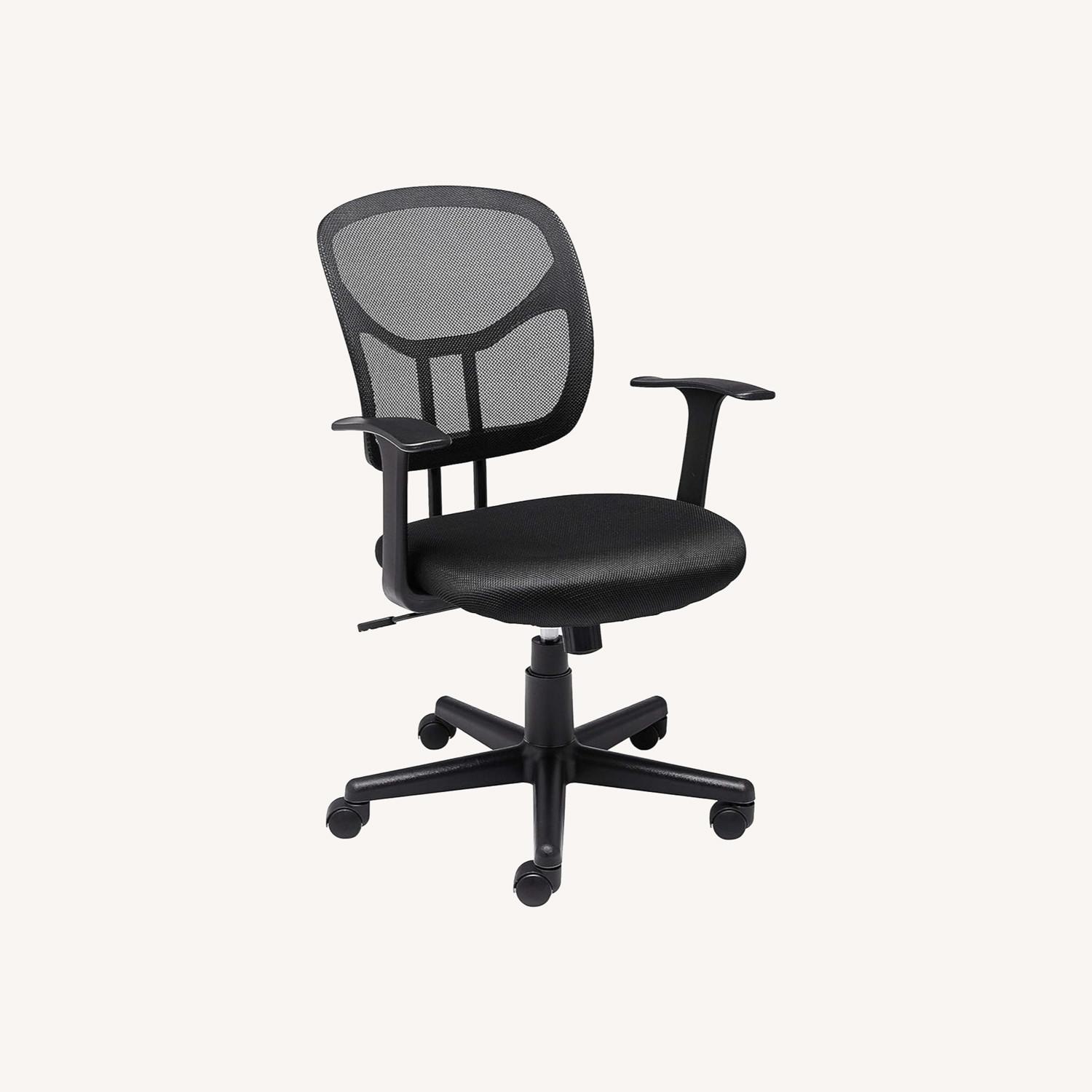 Adjustable-Height 360-Degree Swivel Office Chair - image-0