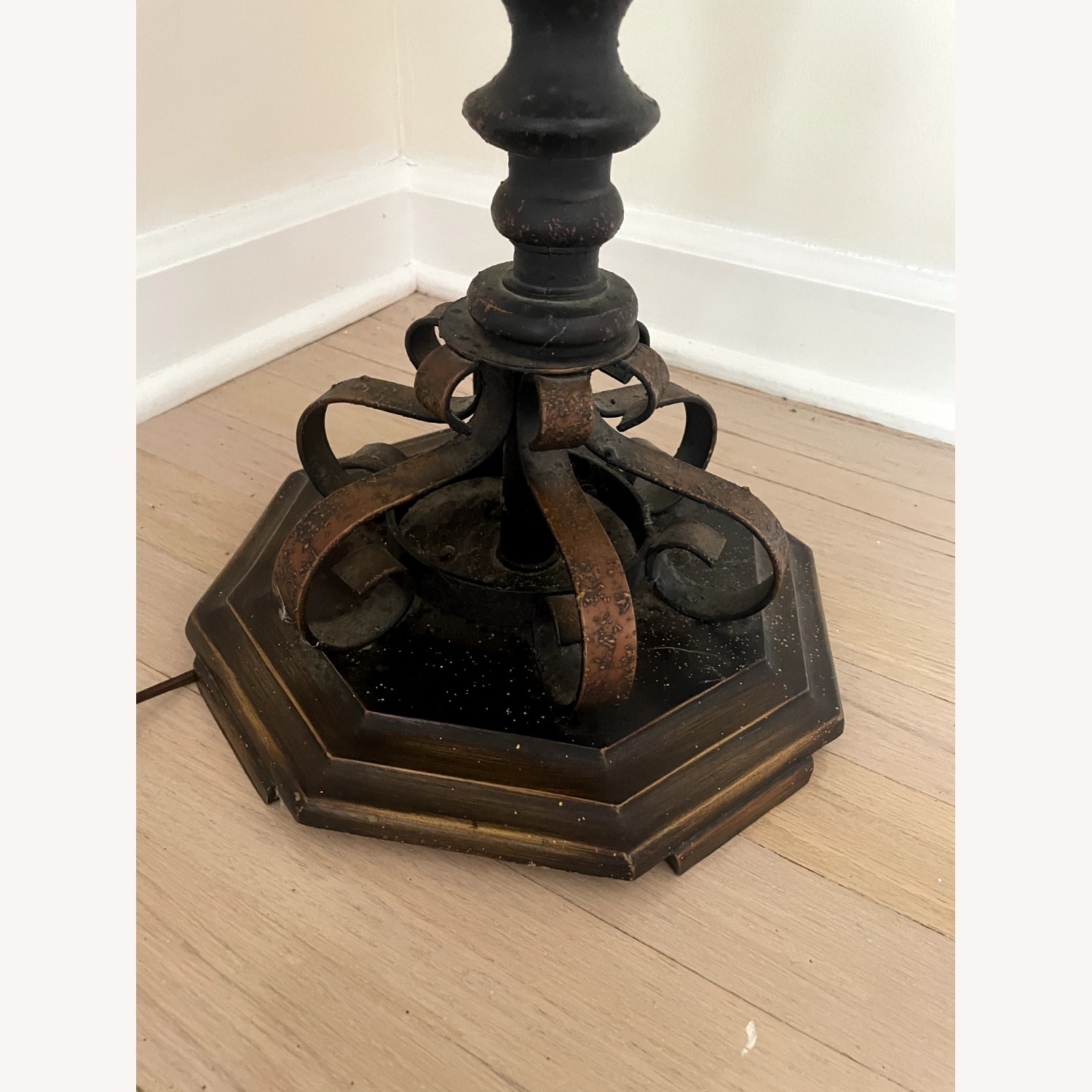 Antique Wood and Iron Lamp Mint - image-7